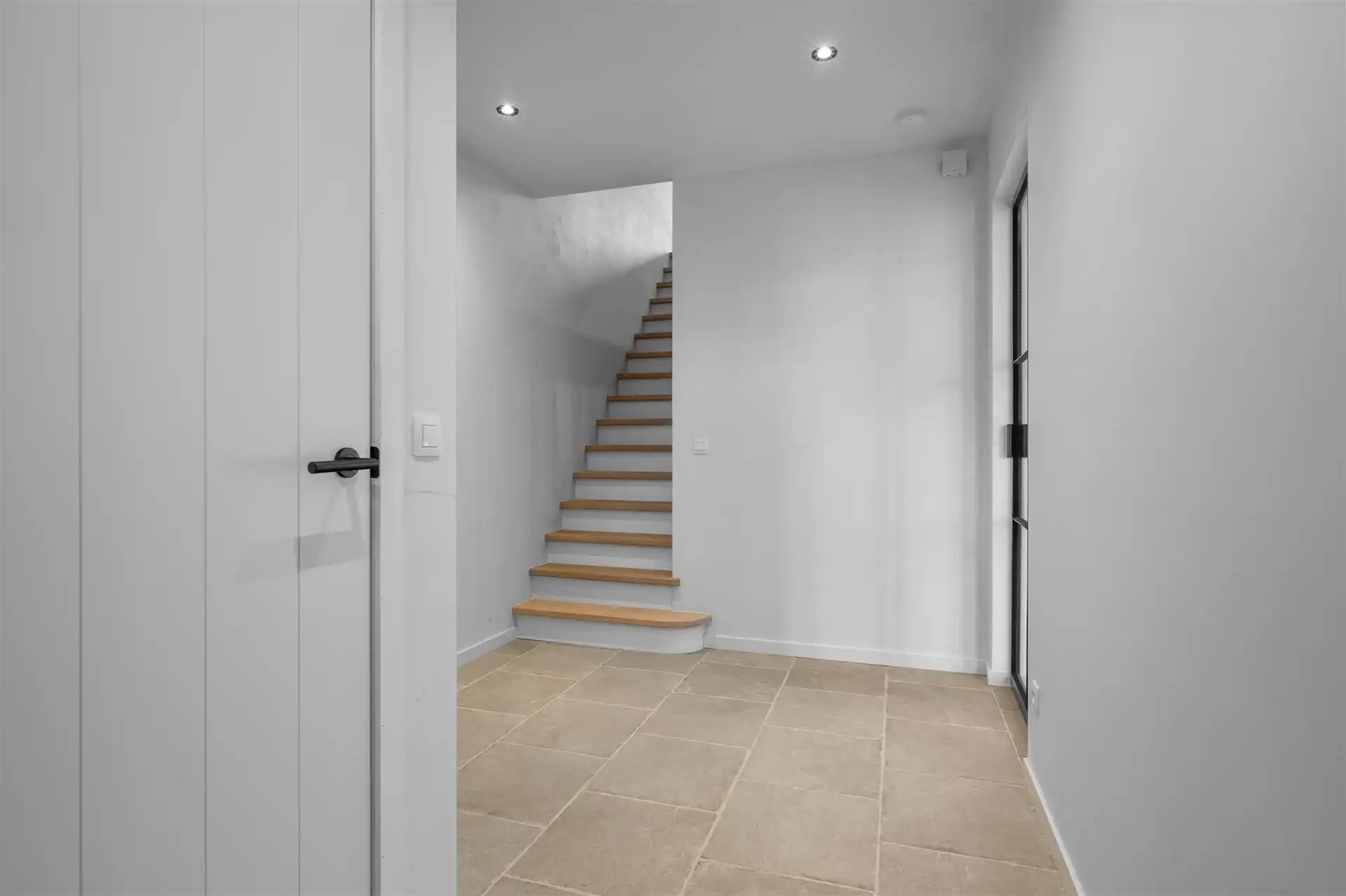 Prachtige en rustig gelegen nieuwbouwwoning met tuin foto 3