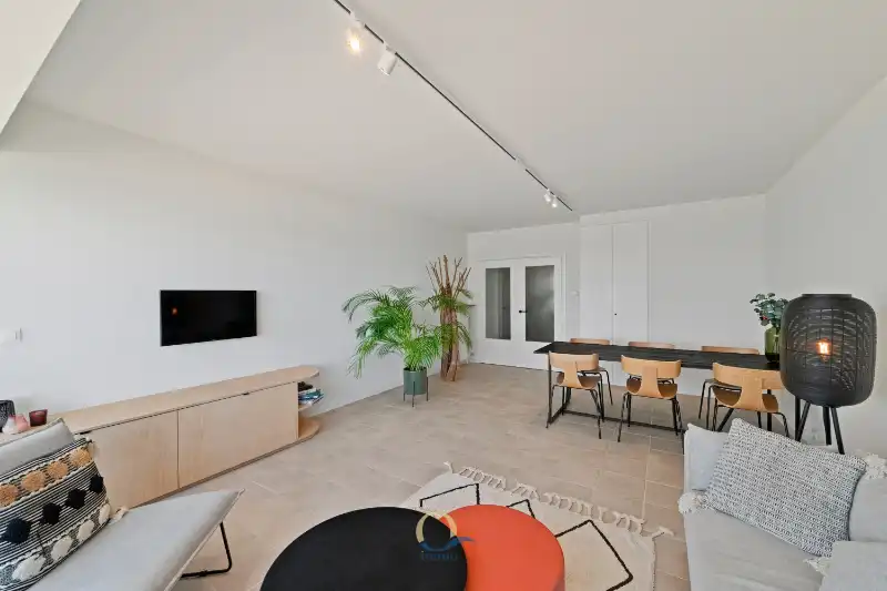 Smaakvol ingericht 2-slaapkamerappartement met adembenemend frontaal zeezicht foto 4