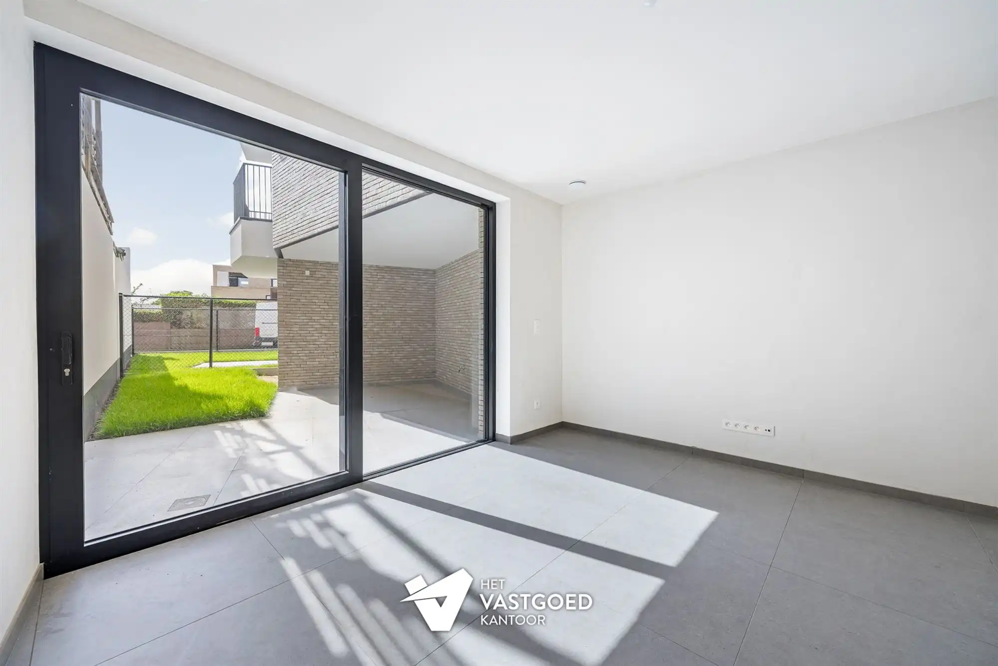 GELIJKVLOERS WONEN MET RUIM TERRAS (TUIN) - 6% BTW MOGELIJK! foto 5