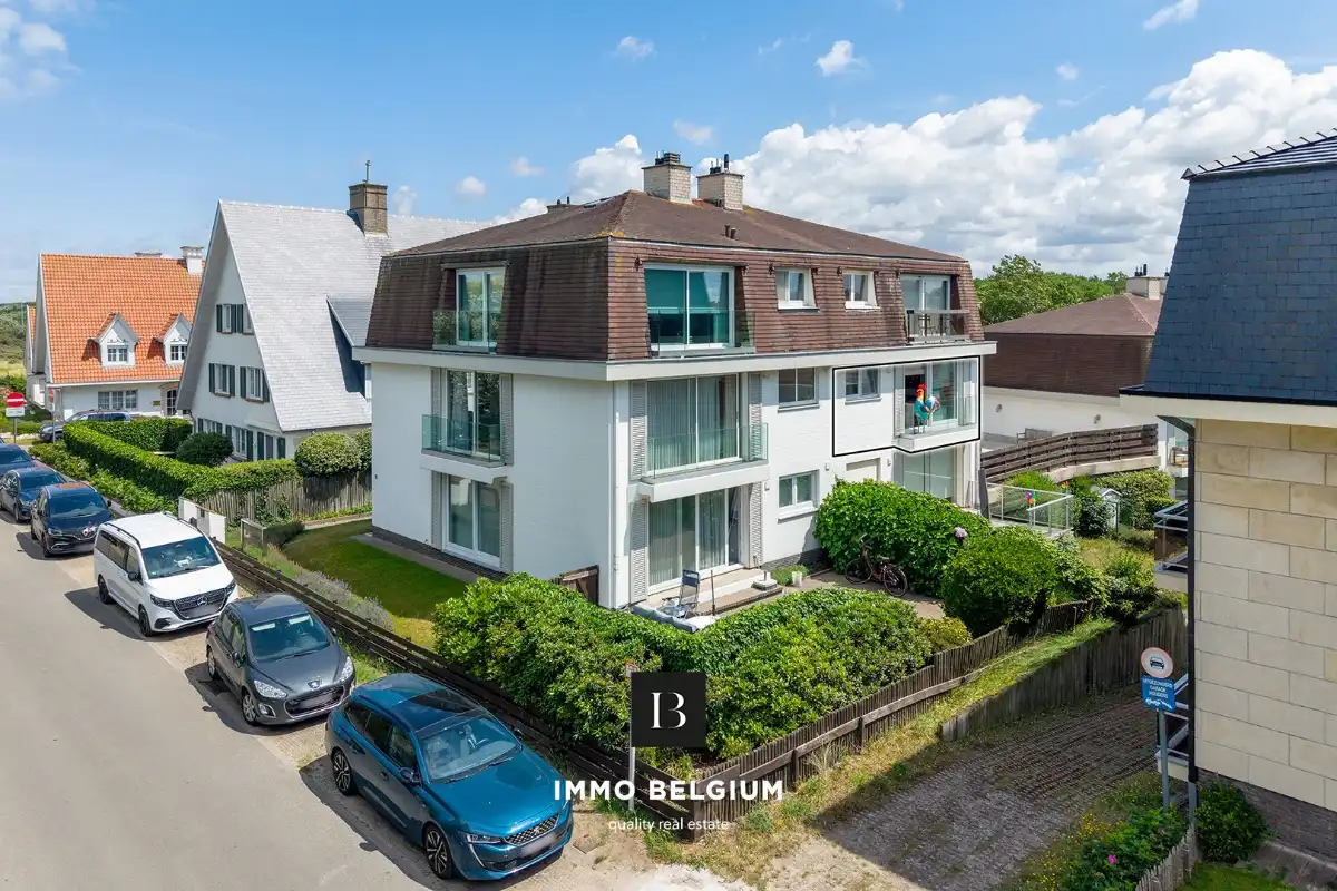 Prachtig afgewerkt appartement met parking vlak aan het strand foto {{pictureIndex}}