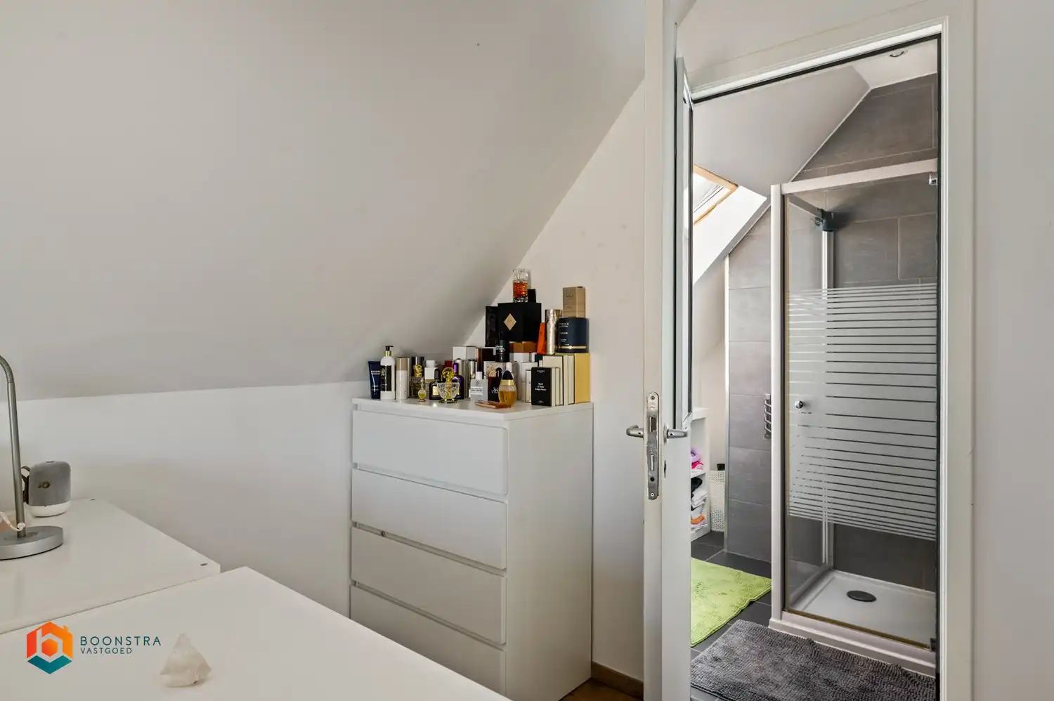 Instapklare woning met 5 slpkrs, zwembad en leuke tuin te Schiplaken foto 23