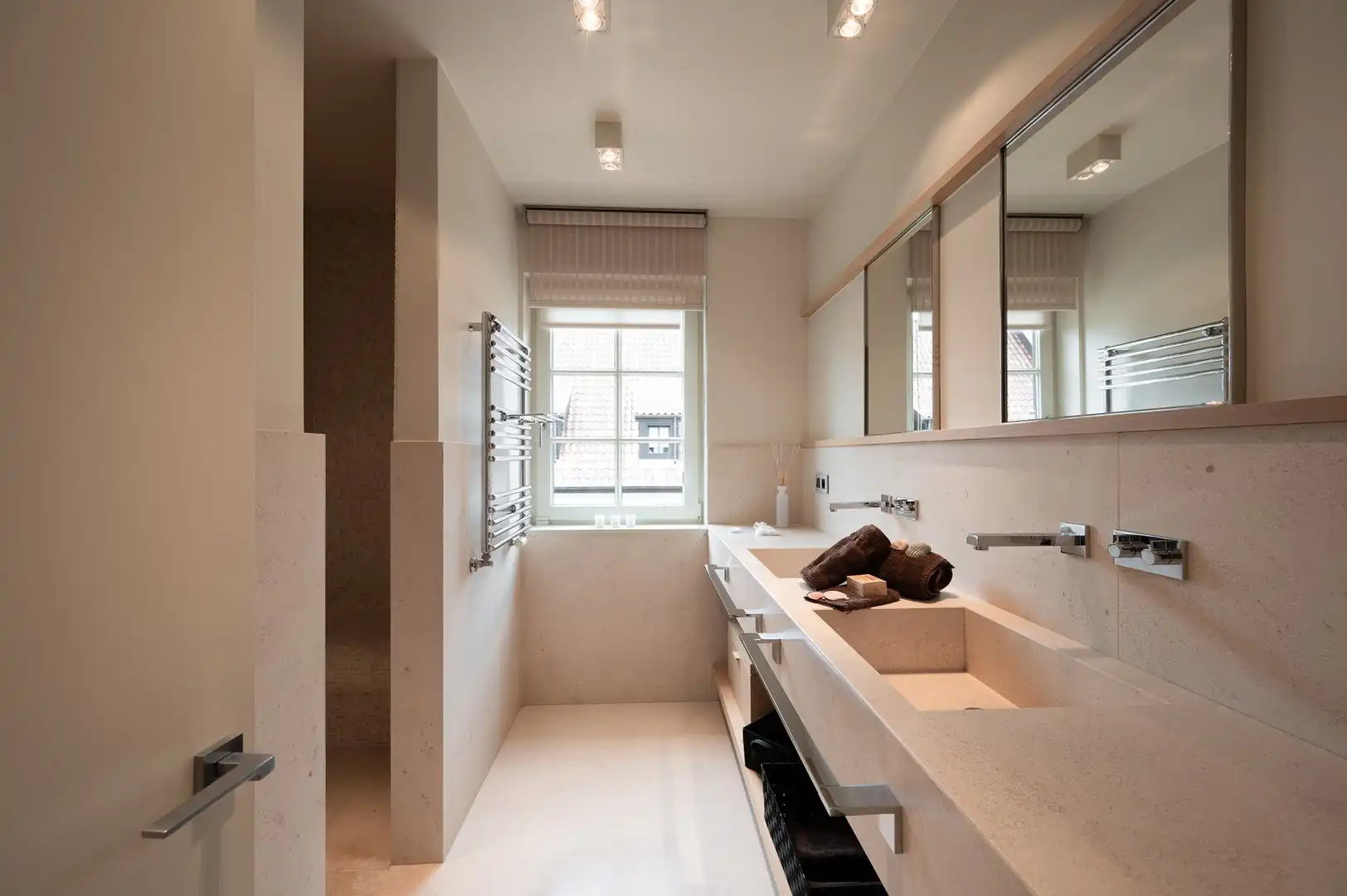 Hedendaagse alleenstaande villa gelegen in een rustige omgeving te Knokke. foto 24