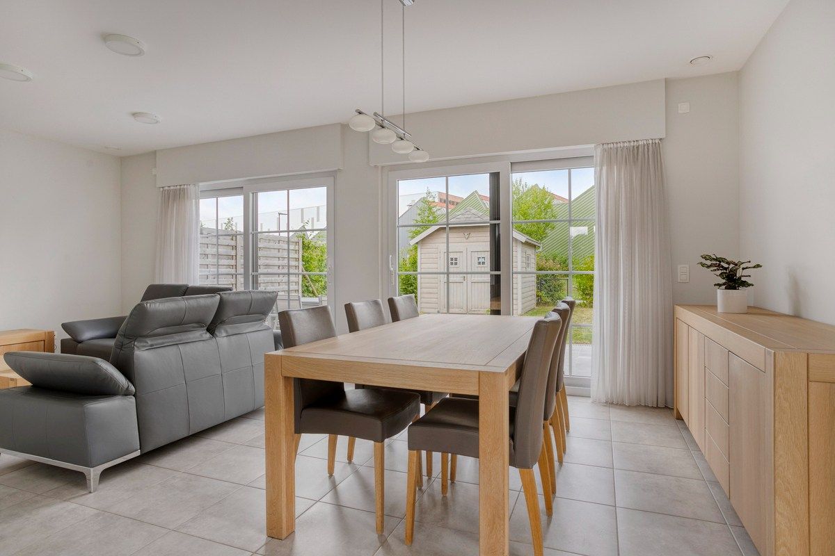Recente halfopen woning met 4 slaapkamers en garage! foto 7