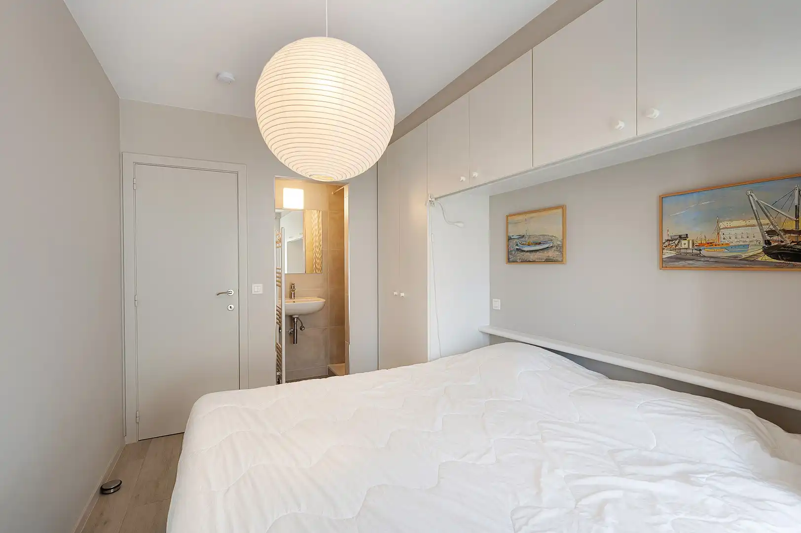 Appartement met twee slaapkamers en prachtig zijdelings zeezicht. foto 18