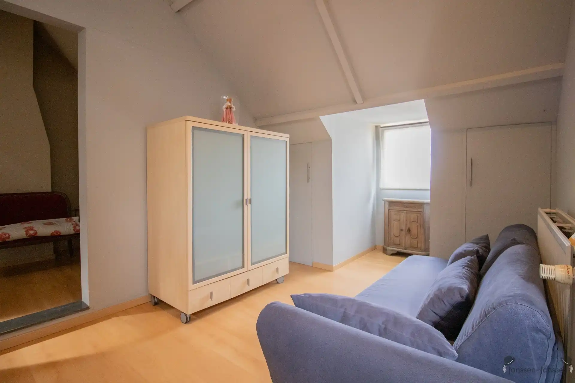 Ruime woning met min. 3 slaapkamers, polyvalente zolderruimte van 60 m² en zwembad foto 19