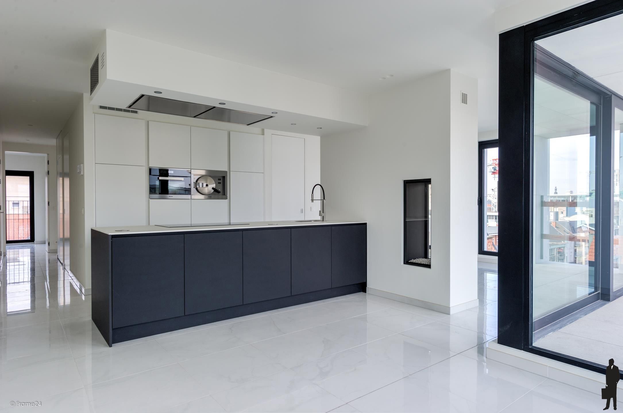 Luxueuze penthouse met terras in hartje Antwerpen. foto {{pictureIndex}}