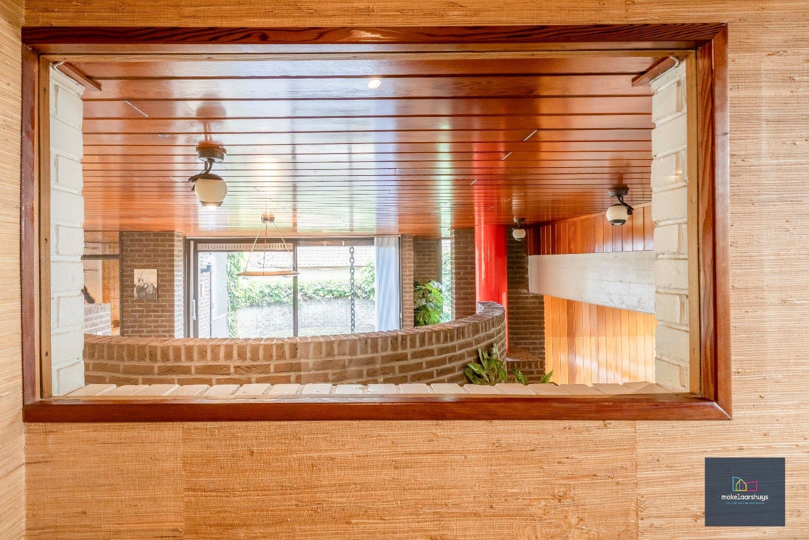 Architecturale woning op een rustige ligging foto 17