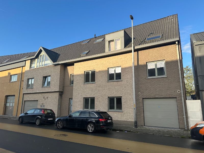 Gelijkvloers appartement met 2 slaapkamers, terras en garage in centrum Wondelgem foto 1