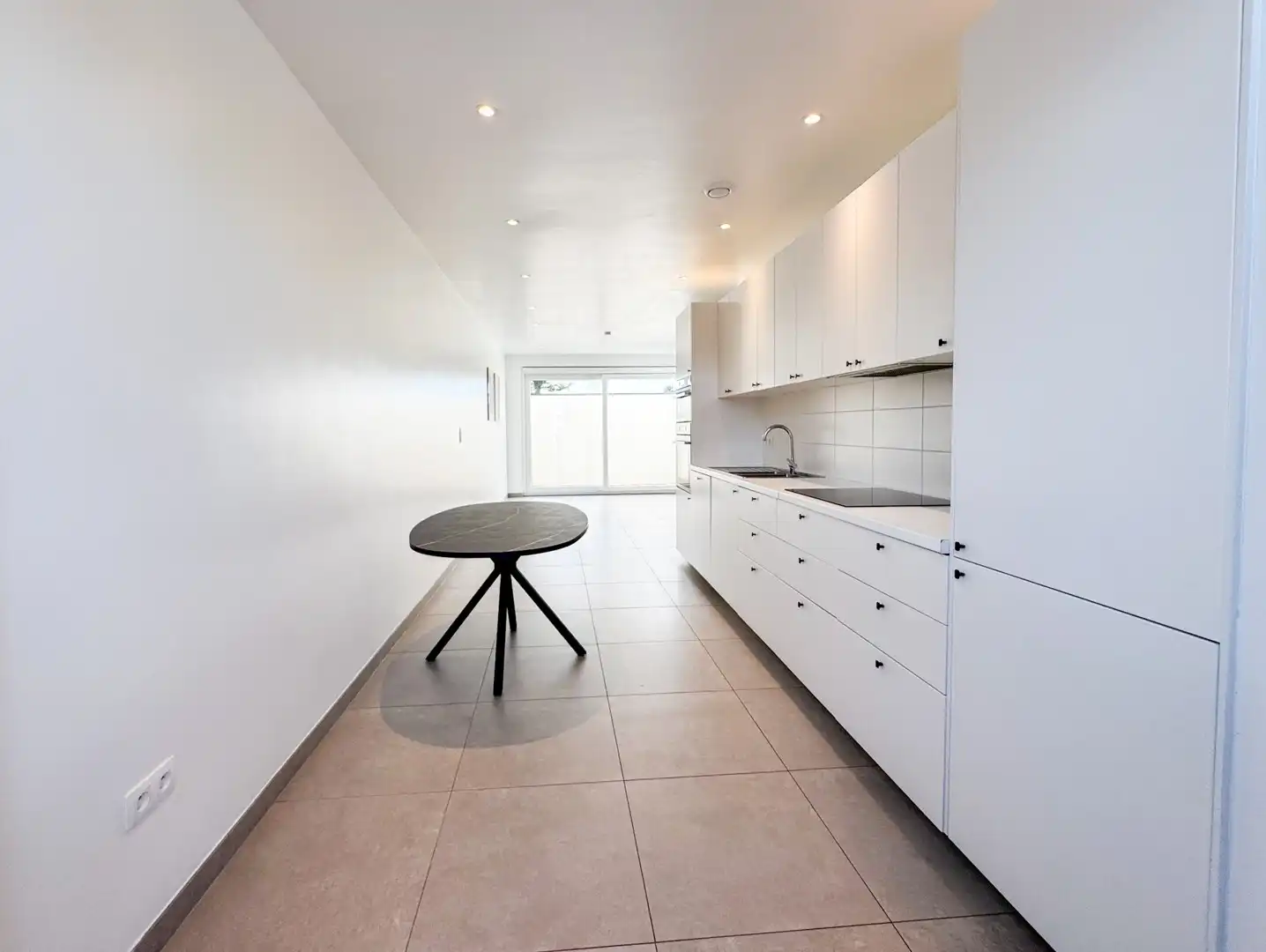 Mooi afgewerkte rijwoning met 3 slaapkamers, tuin en garage op toplocatie! foto 8