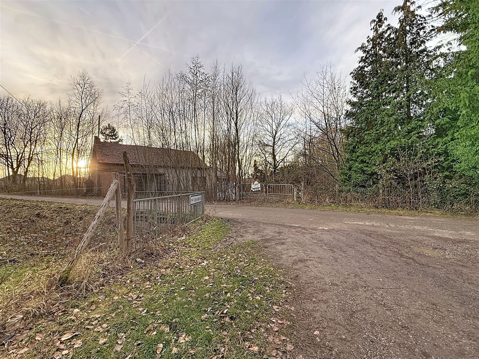 Te renoveren en/of af te breken woning + nieubouw , opp 39a 40ca foto 2