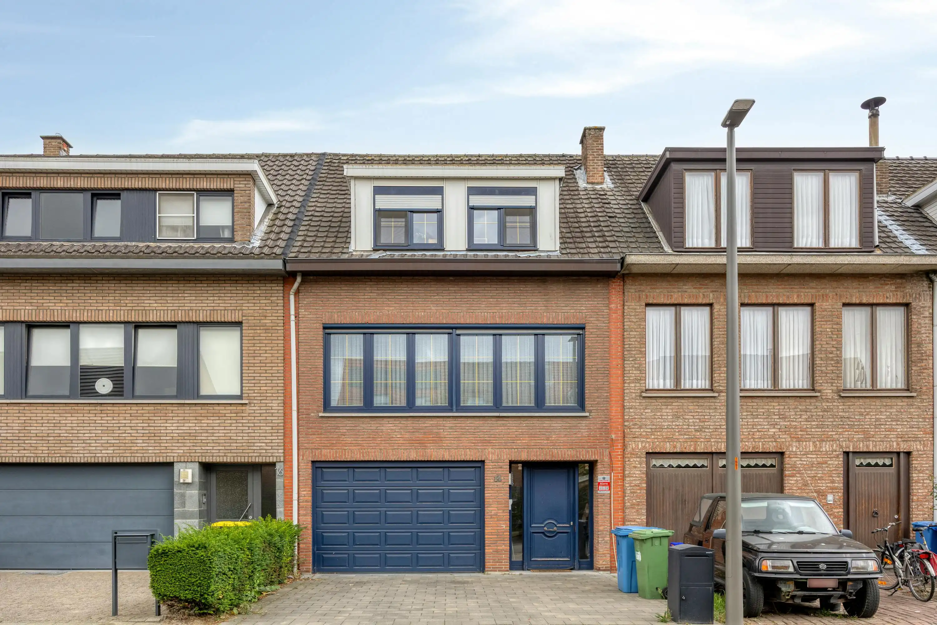 Huis met 3 slaapkamers te koop in de Vogeltjeswijk te Hoboken foto {{pictureIndex}}