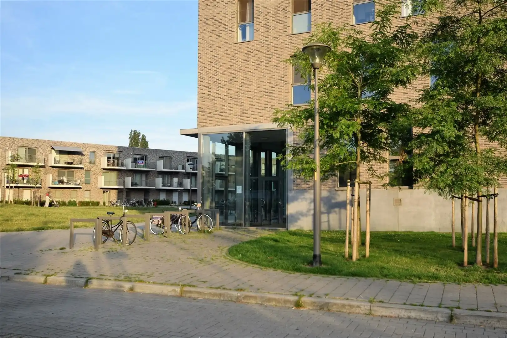 Modern en licht appartement met terras in parkomgeving. foto 17