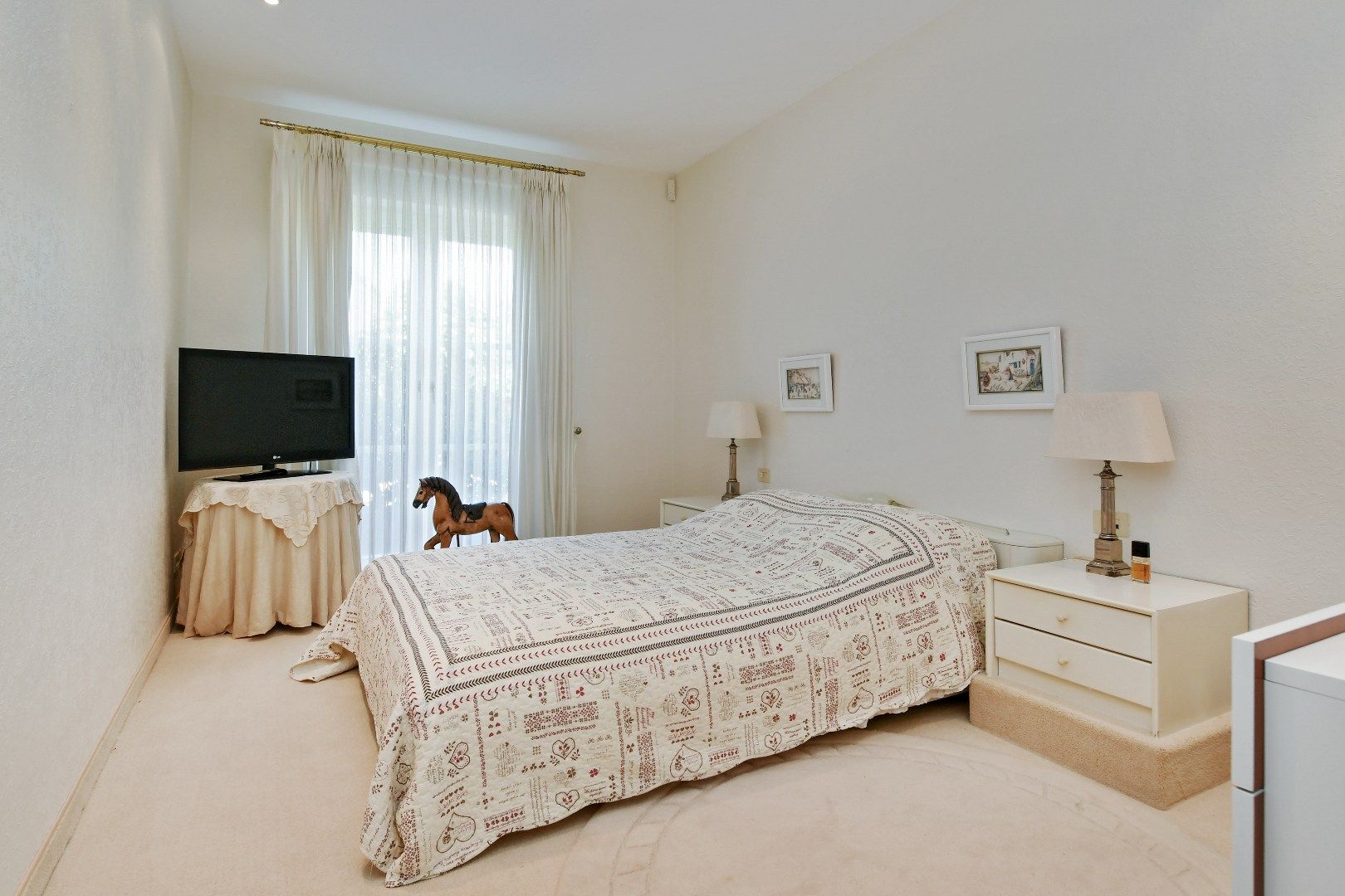 Exclusieve villa met zwembad, poolhouse en royale leefruimtes foto 11