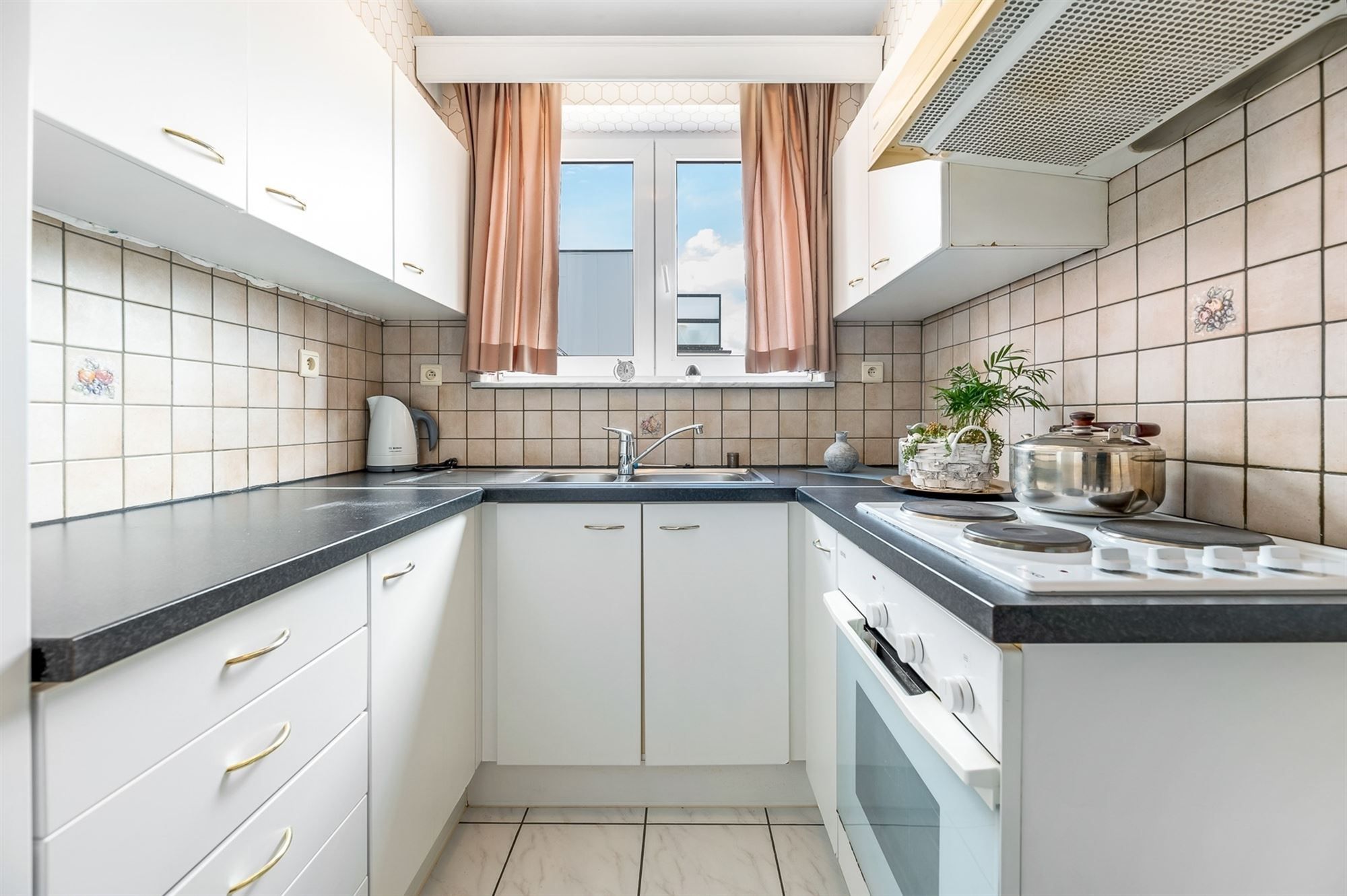 RUIM APPARTEMENT (92M²) MET 2 SLAAPKAMERS EN BIJHORENDE GARAGE IN DE NABIJHEID VAN LEOPOLDSBURG CENTRUM foto 5