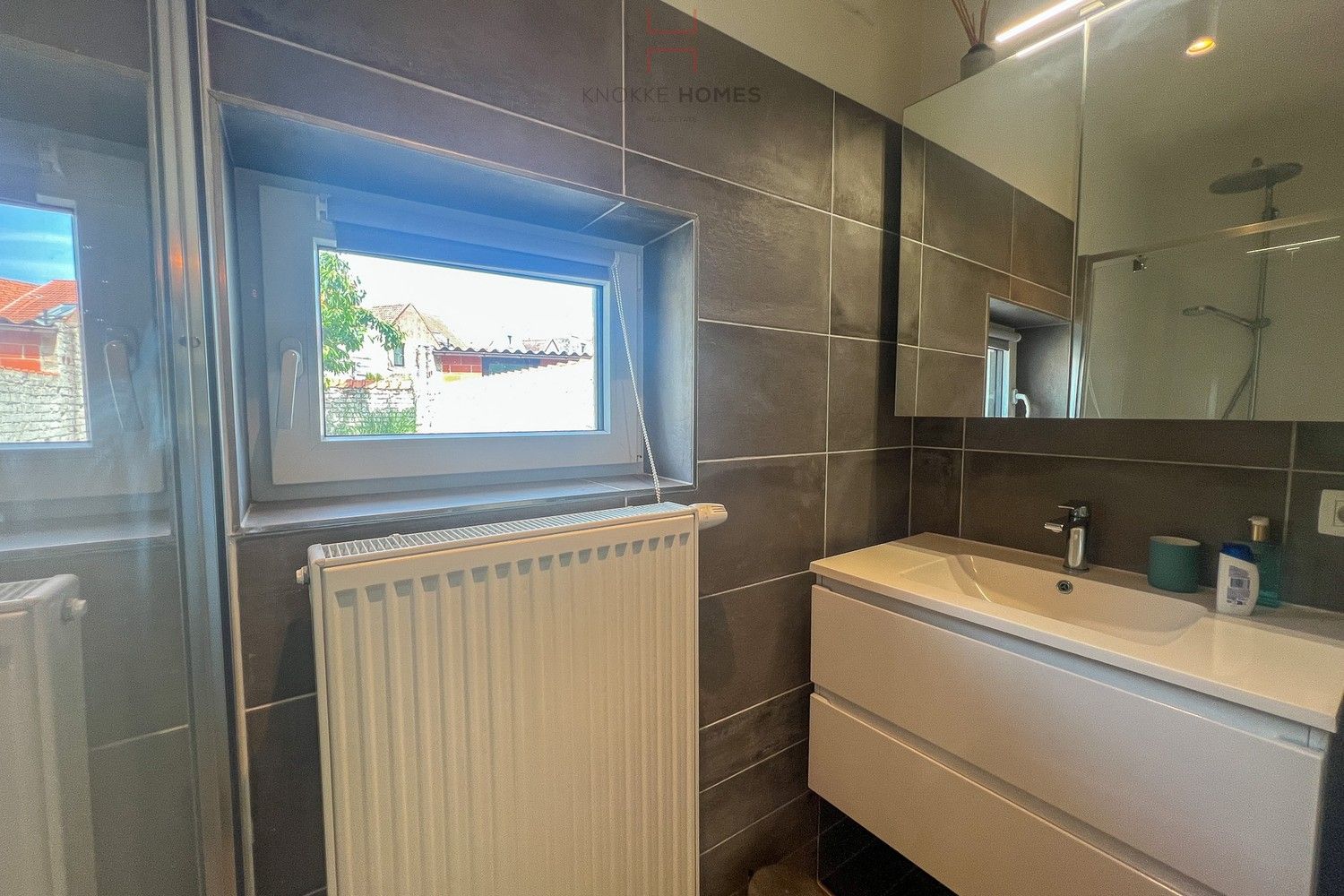 Instapklaar gelijkvloersappartement met twee slaapkamers in het centrum van Knokke, gelegen aan het levendige Gemeenteplein foto 13