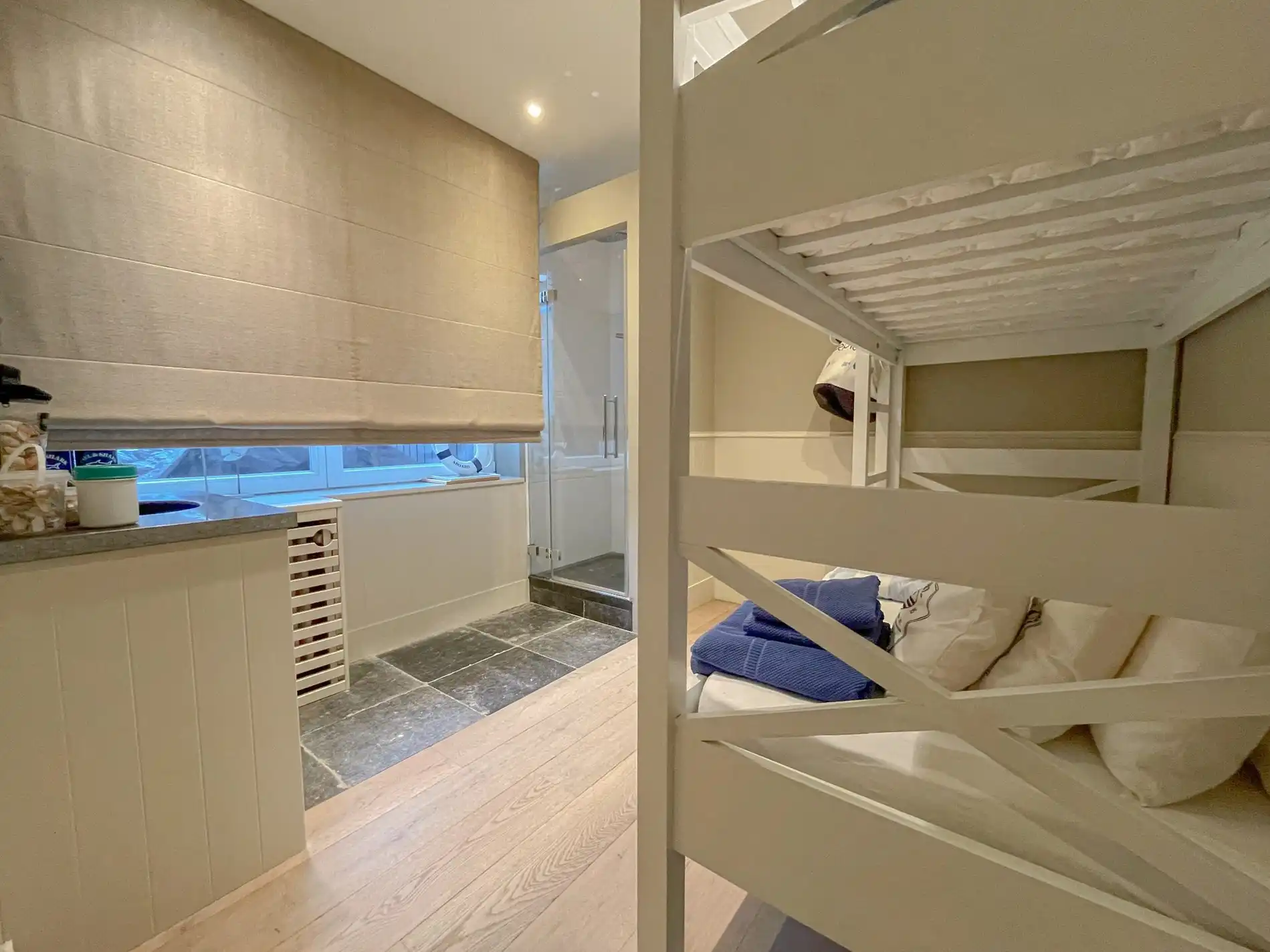 Aangenaam, perfect onderhouden appartement met een ruim terras. foto 26