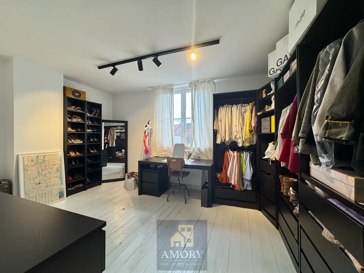 Stijlvol gerenoveerde woning in centrum Harelbeke foto 9