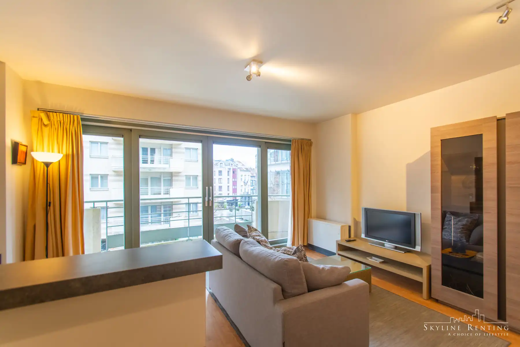 Prachtig gemeubeld appartement met 2 KAMERS + 2 badkamers foto 2