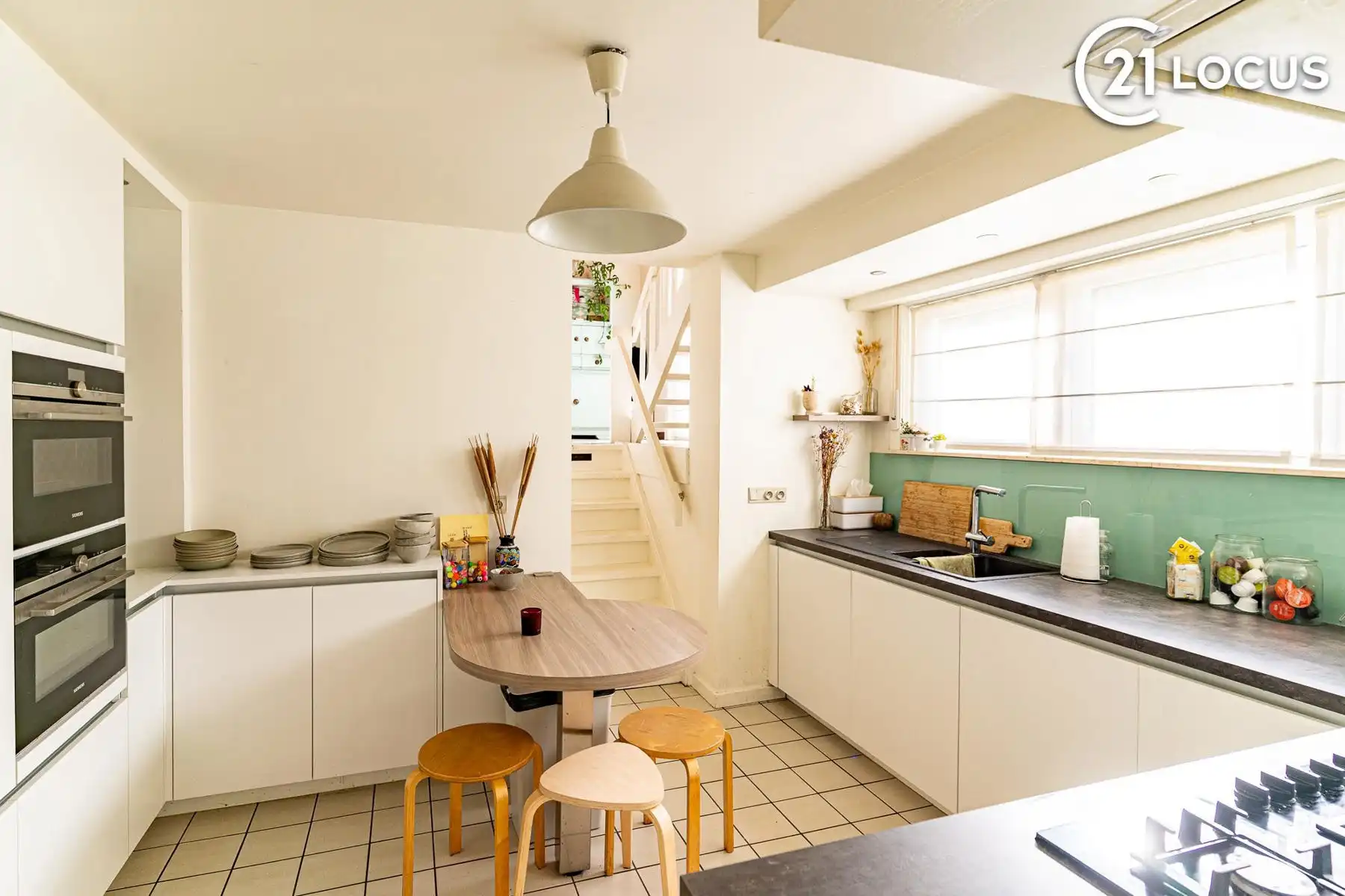 Ruime woning in rustige buurt te Zwijndrecht - 4 slaapkamers foto 2