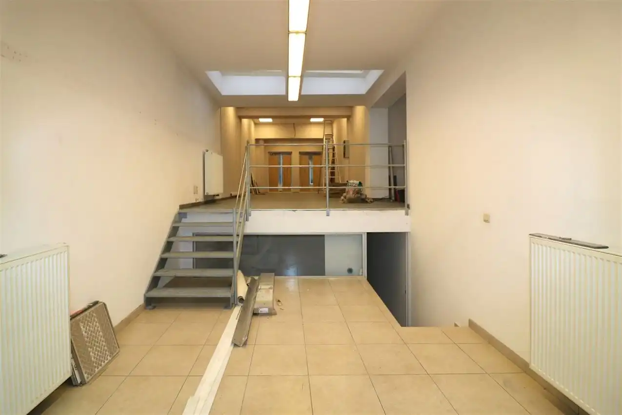 Volledig vernieuwde handelszaak op ideale locatie foto 17