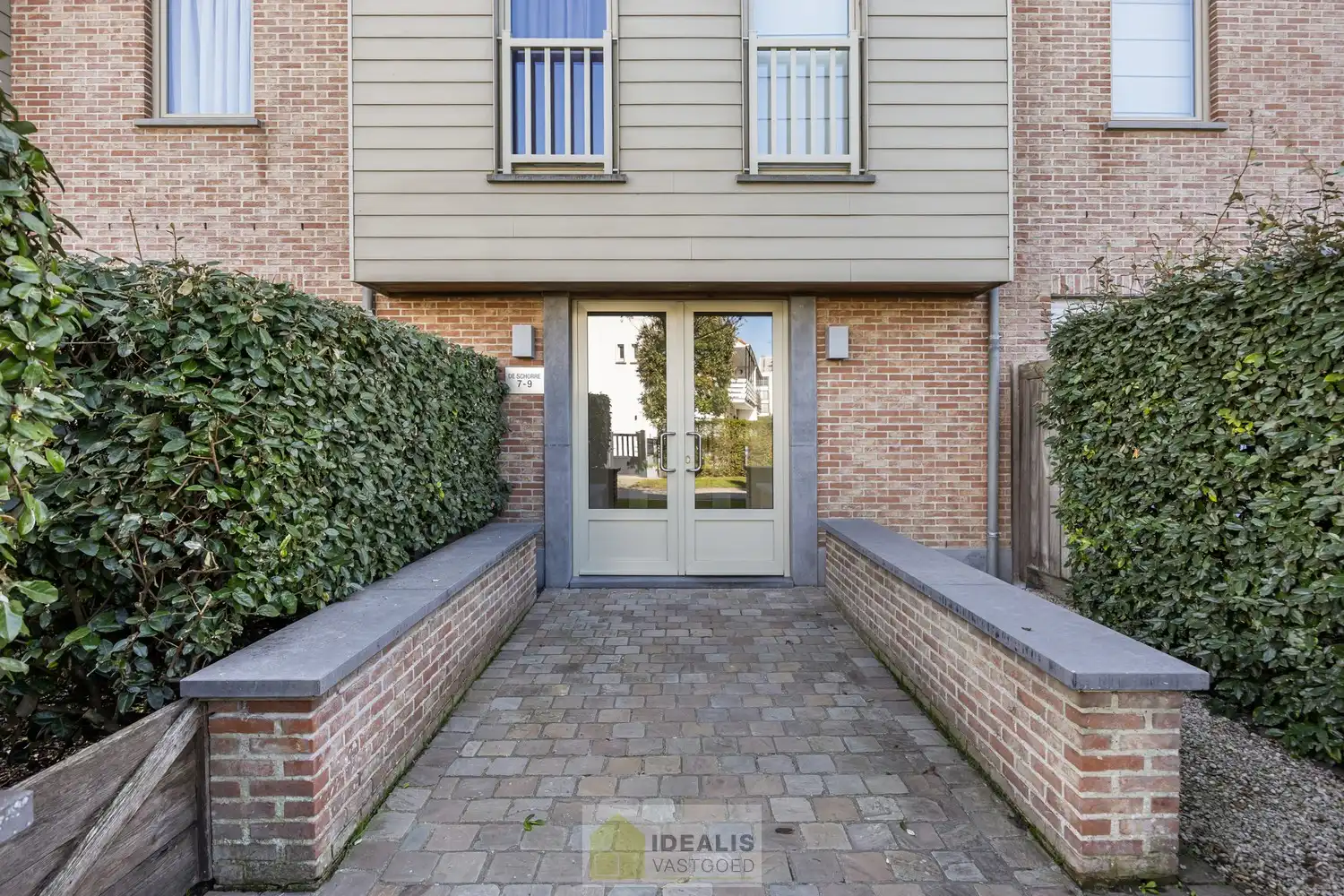 IDEALIS VASTGOED - HEERLIJK GELIJKVLOERS VAKANTIE-APPARTEMENT TE ZEEBRUGGE-BAD OP WANDELAFSTAND VAN HET STRAND EN DE DUINEN! EEN FIJNE PLEK BESTAANDE UIT EEN LICHTRIJKE LEEFRUIMTE MET OPEN KEUKEN EN BERGING, 1 RUIME SLAAPKAMER, 1 INPANDIGE KINDERKAMER, EEN EXTRA RUIM TERRAS EN EEN GOED TOEGANKELIJKE ONDERGRONDSE PARKEERPLAATS (AUTOLIFT) EN KELDERBERGING! foto 5