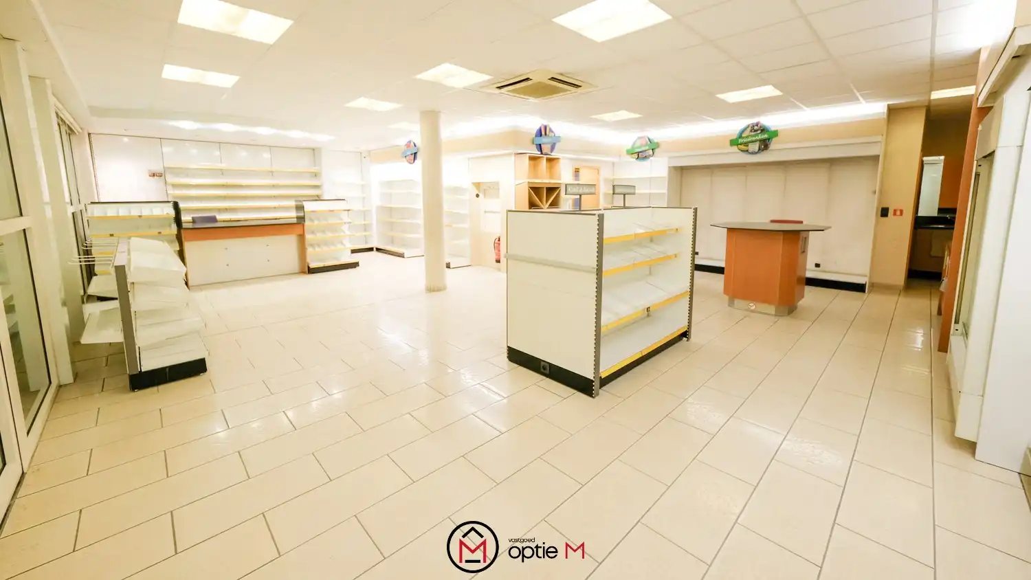 Bedrijfspand met woonst te huur – ruime hal, werkplaats en appartement met 3 slaapkamers foto 13