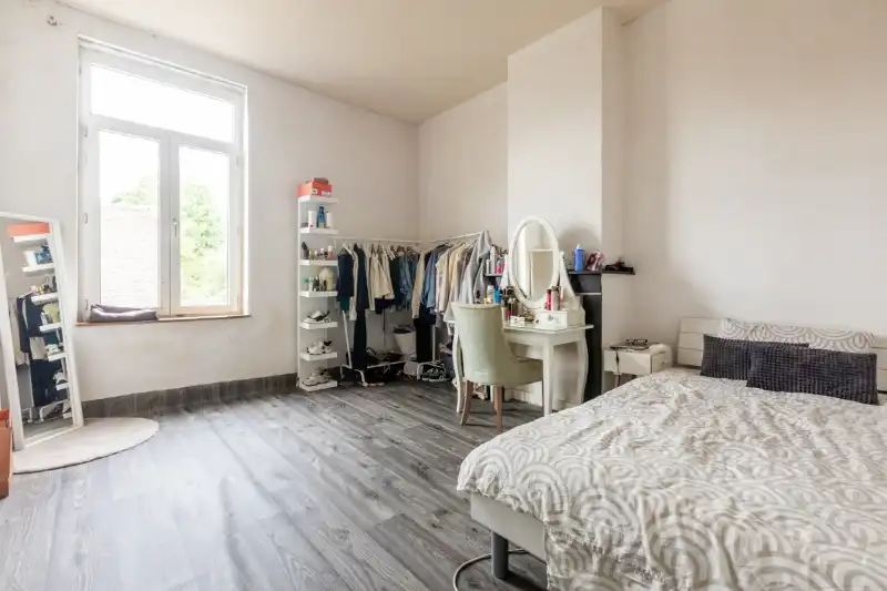 Te renoveren woning met 4 slaapkamers, tuinterras en kleine garage (elektriciteit goedgekeurd...). foto 7