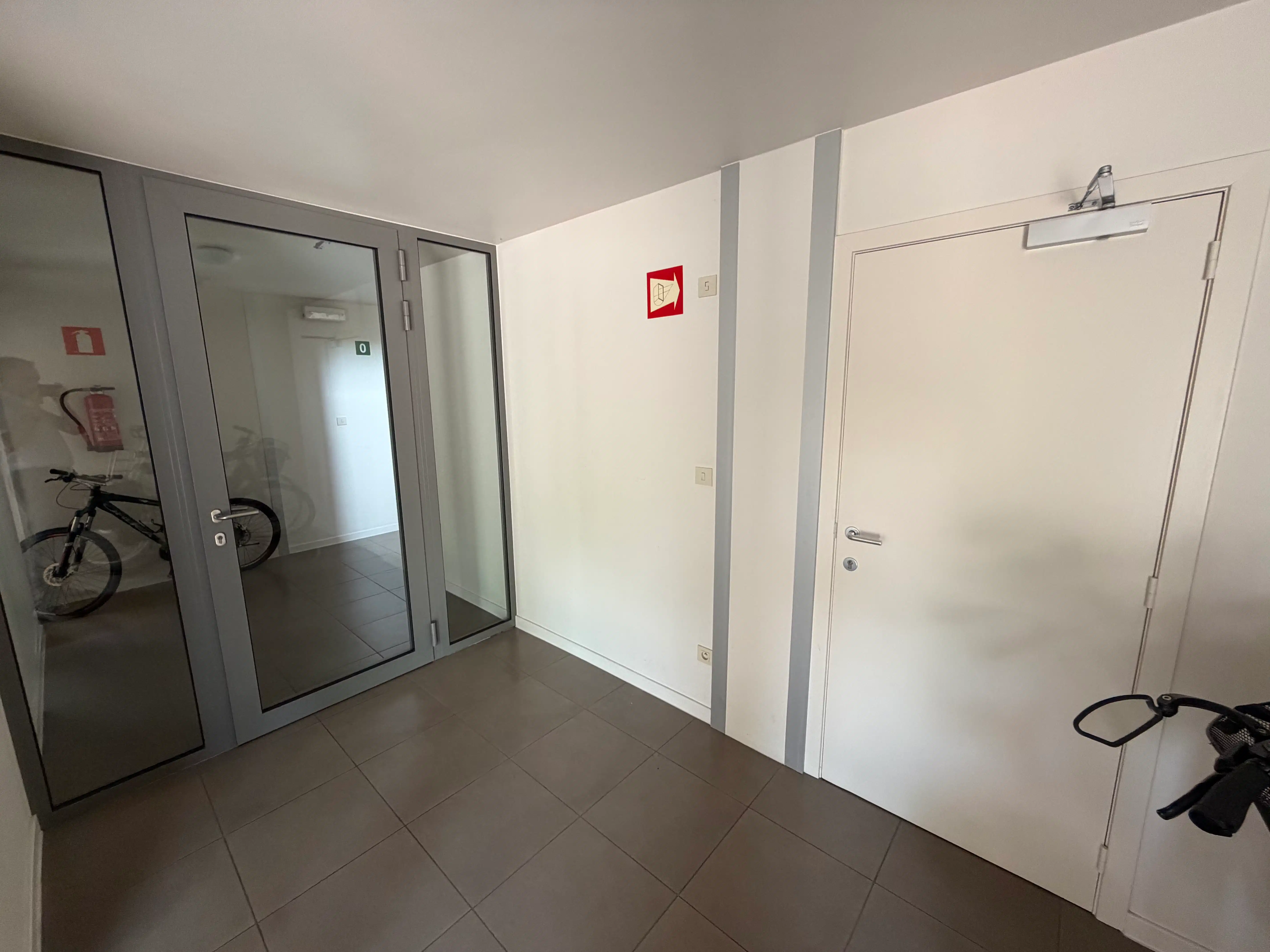 Genk, Vennestraat 387 bus 1: Gezellige duplex met 2 slaapkamers, een bureau en kelderberging. foto 12