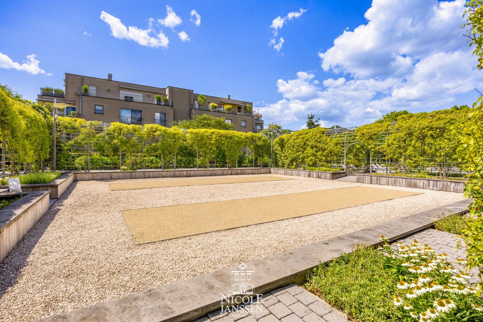 Prachtig gelijkvloers appartement met tuintje, private kelderberging en eigen autostaanplaats in Bokrijkpark foto 24