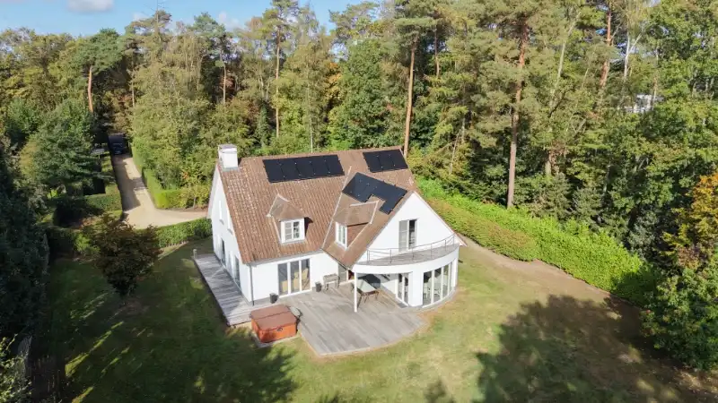 Exclusief gelegen stijlvolle villa op 24 are palende aan natuurgebied foto 35