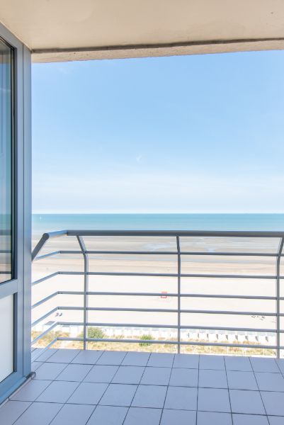 Gerenoveerd 3-slaapkamer doorloop appartement met frontaal zeezicht te koop foto 6