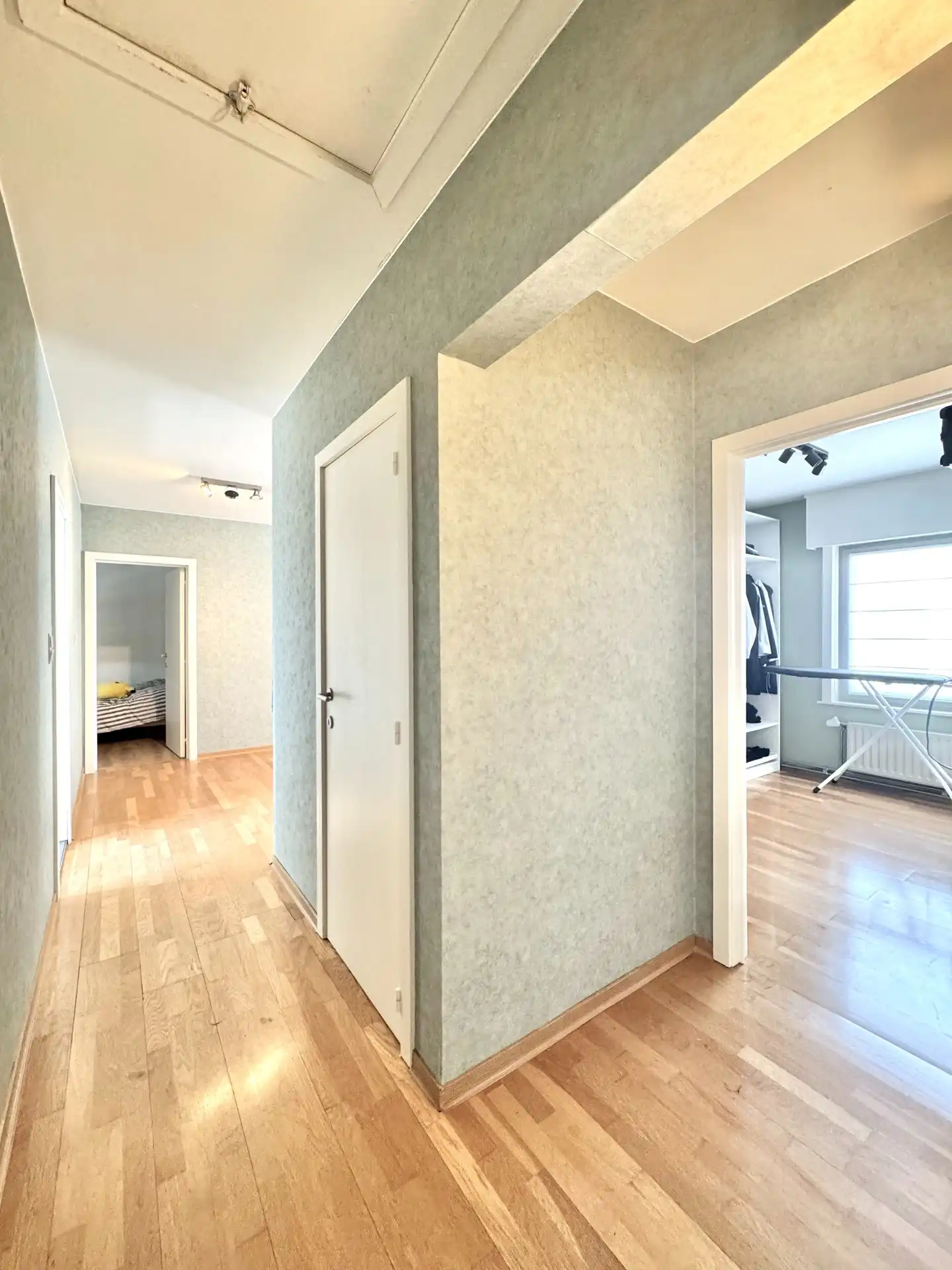 BREDE GEVEL- WONING | ZWEMBAD | DUBBELE GARAGE | TUIN |1.055 M² foto 39