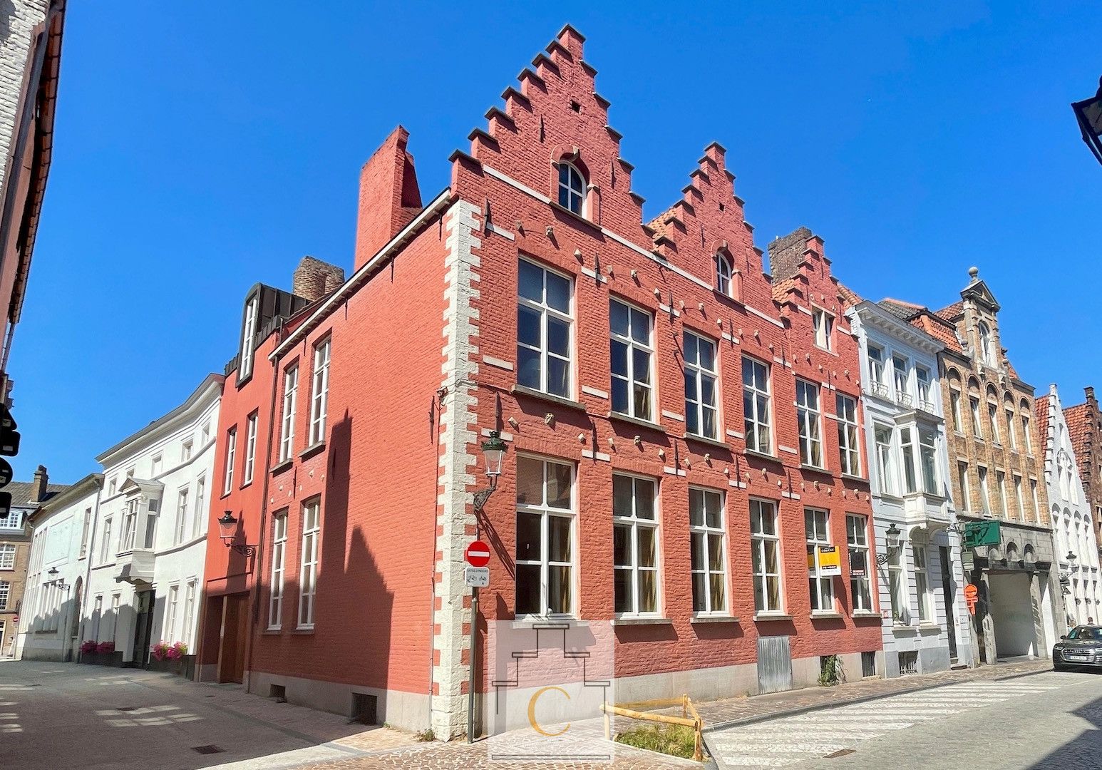 Stadswoningen De Rode Leeuw en De Bijbel, voormalige notariswoning foto {{pictureIndex}}