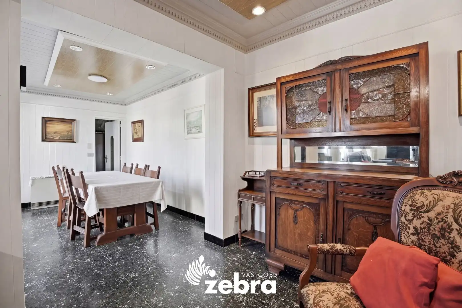 Te renoveren woning met veel potentieel op rustige ligging! foto 5