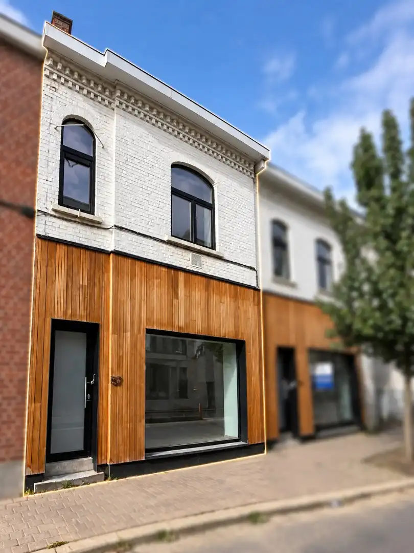 Grote vernieuwde woning met 4 kamers, uitweg en veel ruimte foto 23