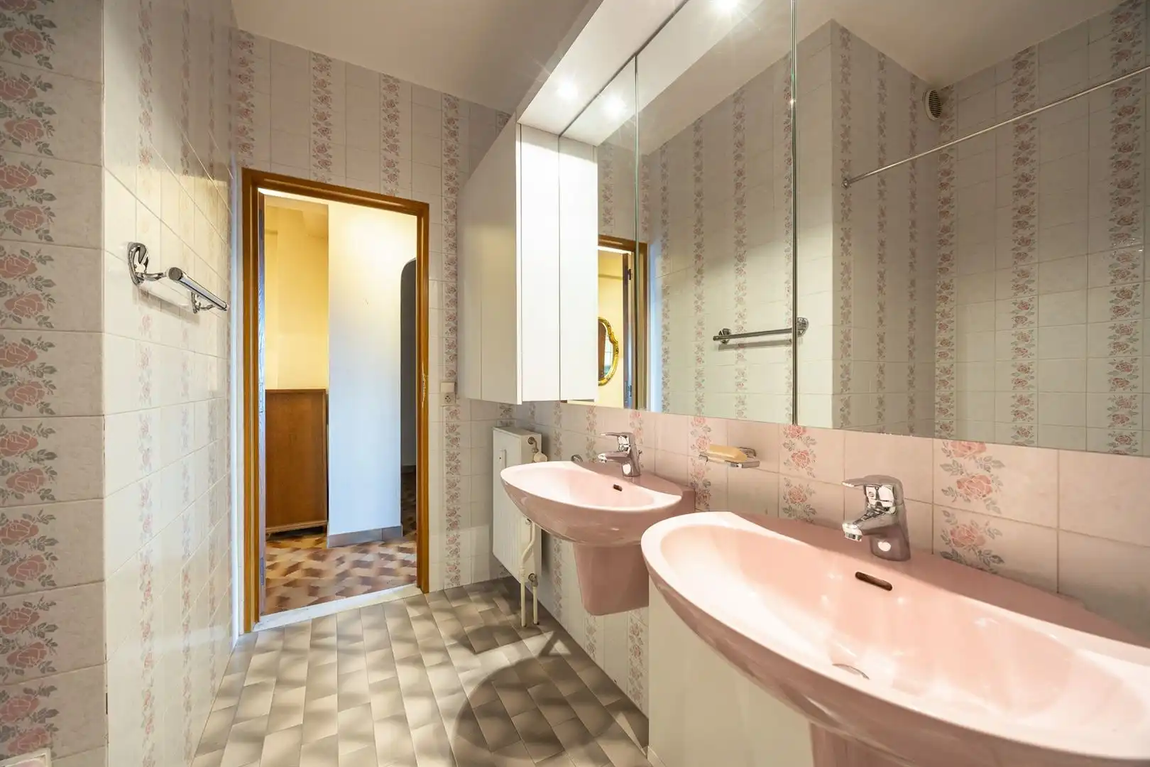 Centraal gelegen appartement met 2 slaapkamers. foto 13