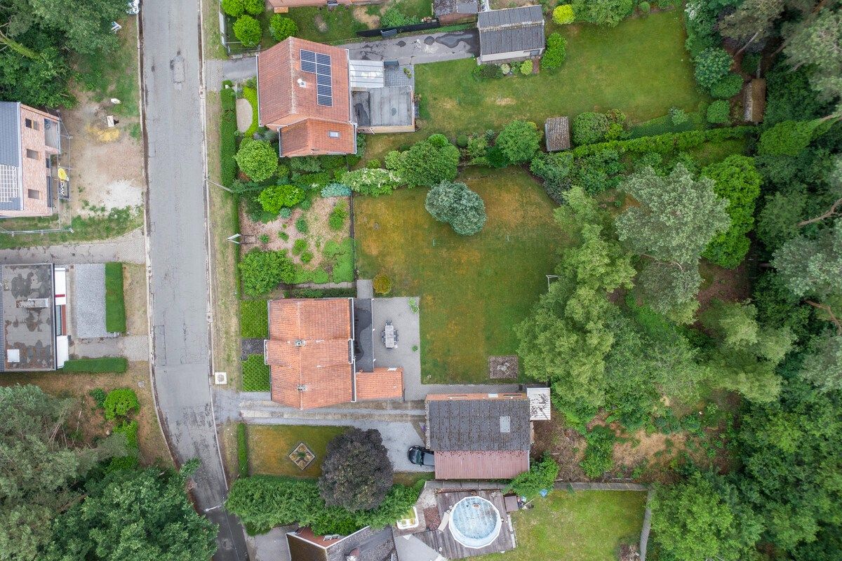 Rustig gelegen woning met oa 4 slpks op een mooi breed perceel van 21 are. foto 33