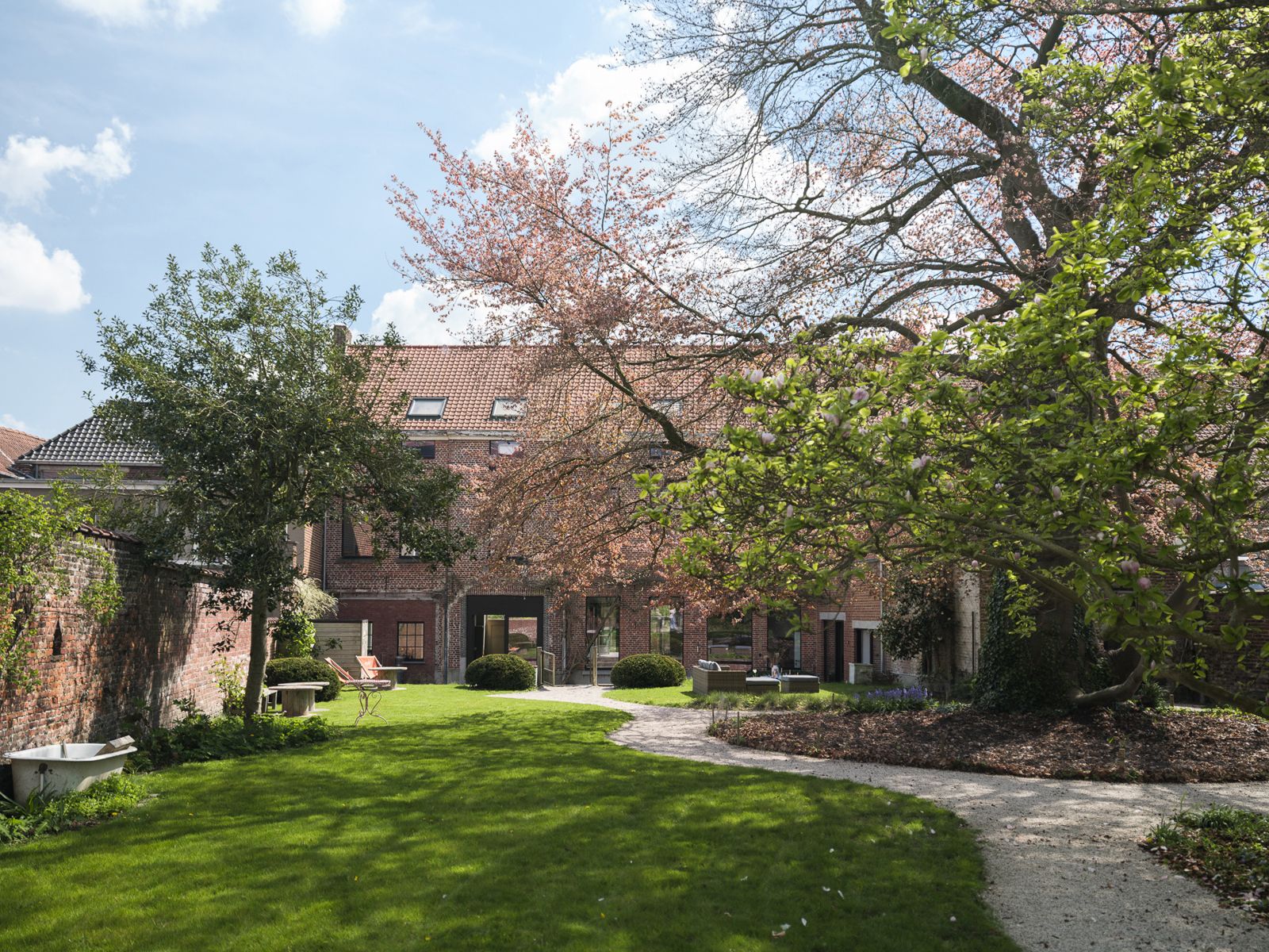 Karaktervolle woning met prachtige tuin in centrum Ronse! foto 30