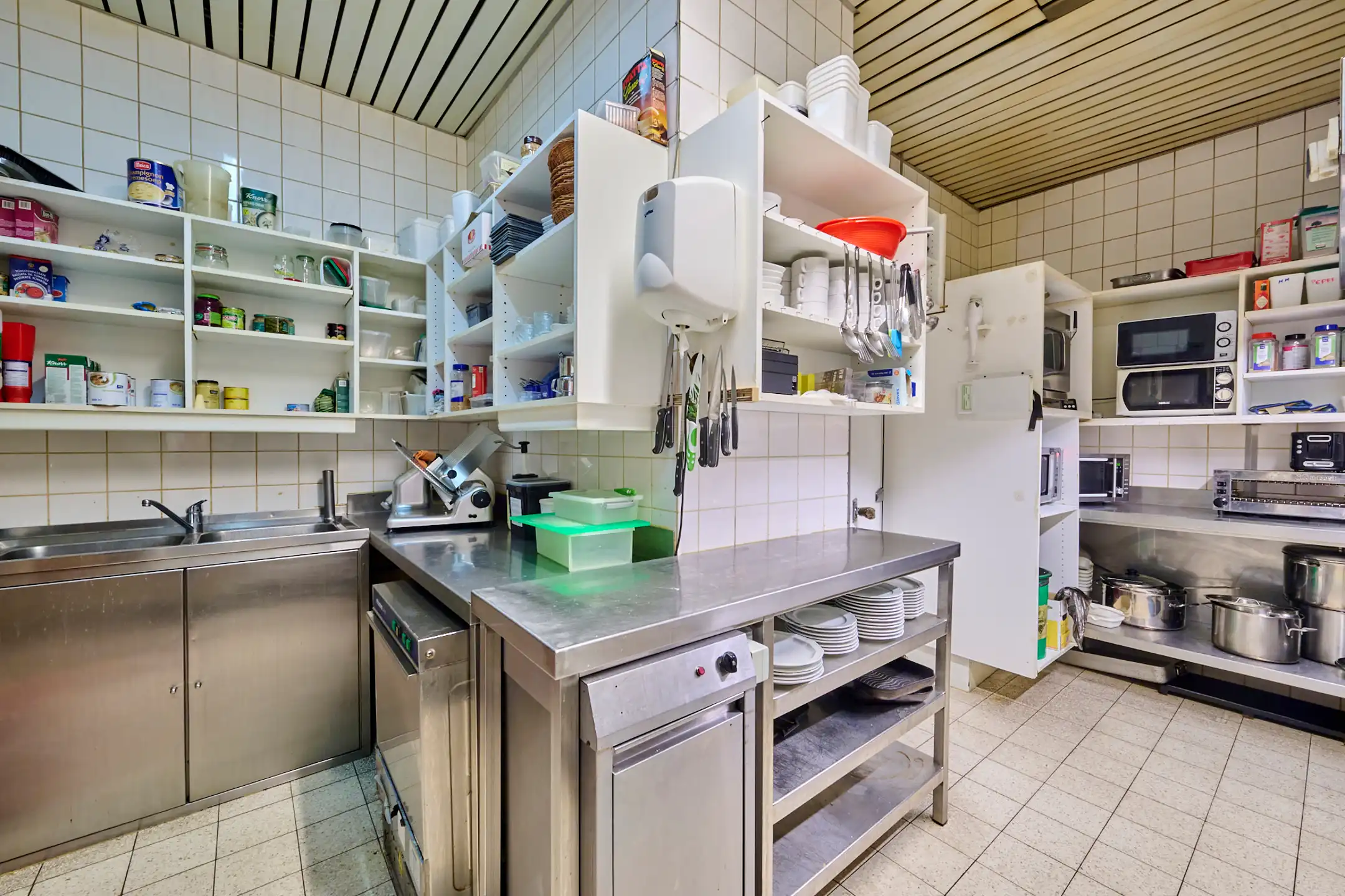 TE KOOP GENK: Commercieel pand van 800m² op toplocatie foto 13