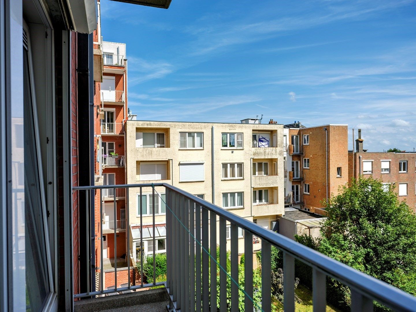 Instapklaar gemeubeld 2-slaapkamer-appartement nabij tramhalte foto 9