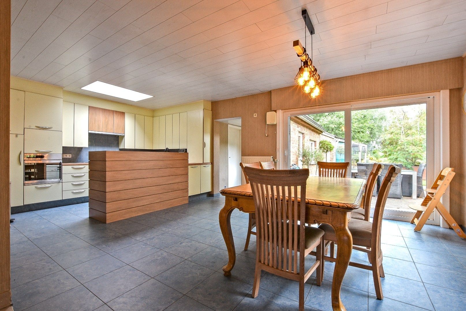 Instapklare alleenstaande woning met 4/5 slaapkamer op 2.084m² te Diksmuide! foto 12