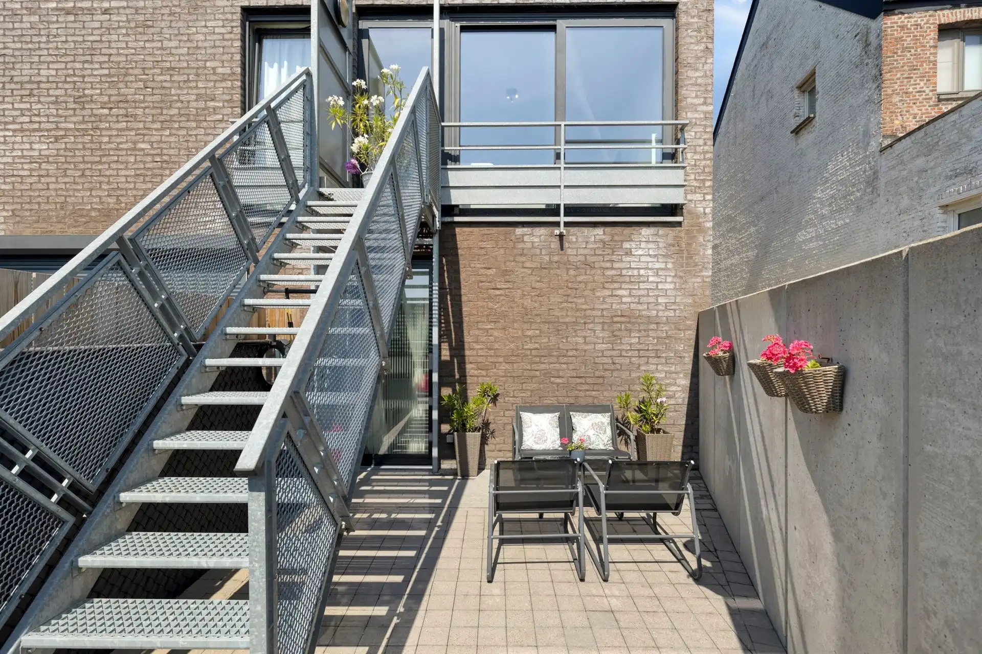 Duplex met 2 slaapkamers, terras en garage.  foto 15
