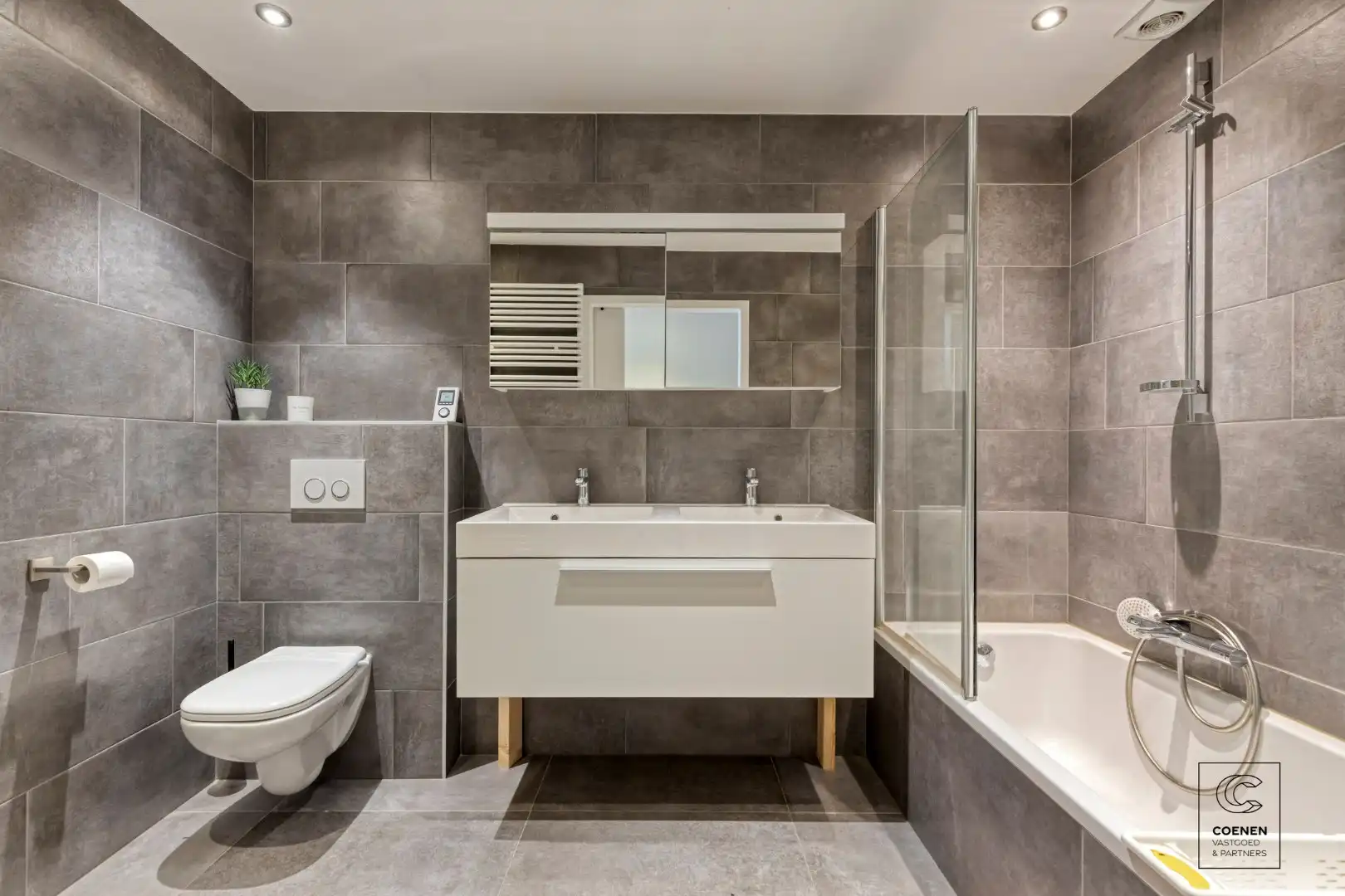 Gerenoveerde woning met 4 à 5 slpk's op een gunstige ligging te Oelegem! foto 15