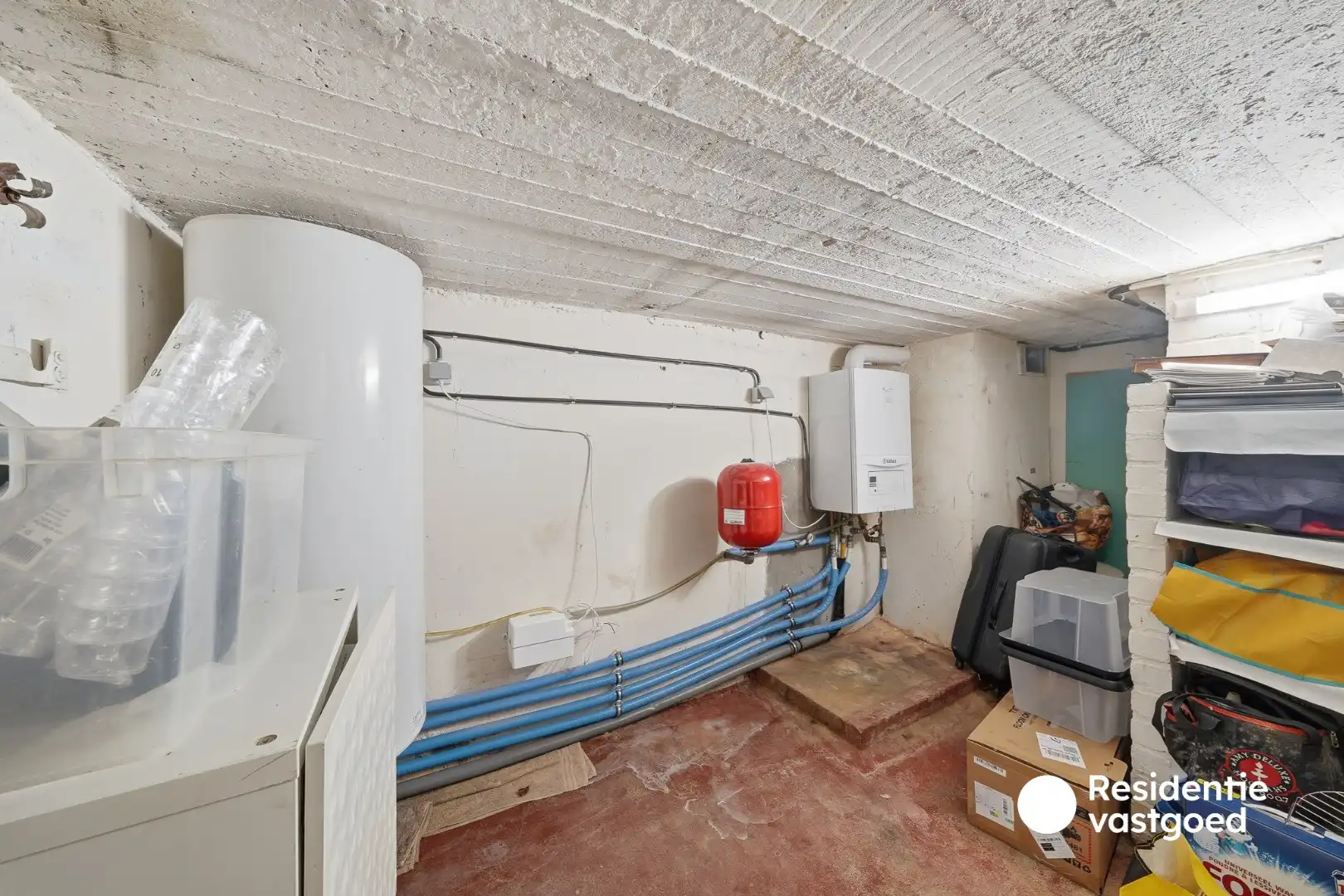 Halfopen woning met tuin en garage te koop foto 16