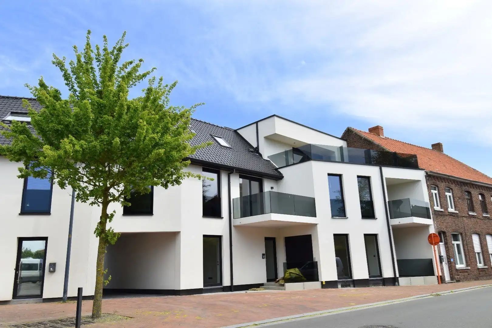 Penthouse te koop met 3 slaapkamers en ruim terras in Helkijn foto {{pictureIndex}}