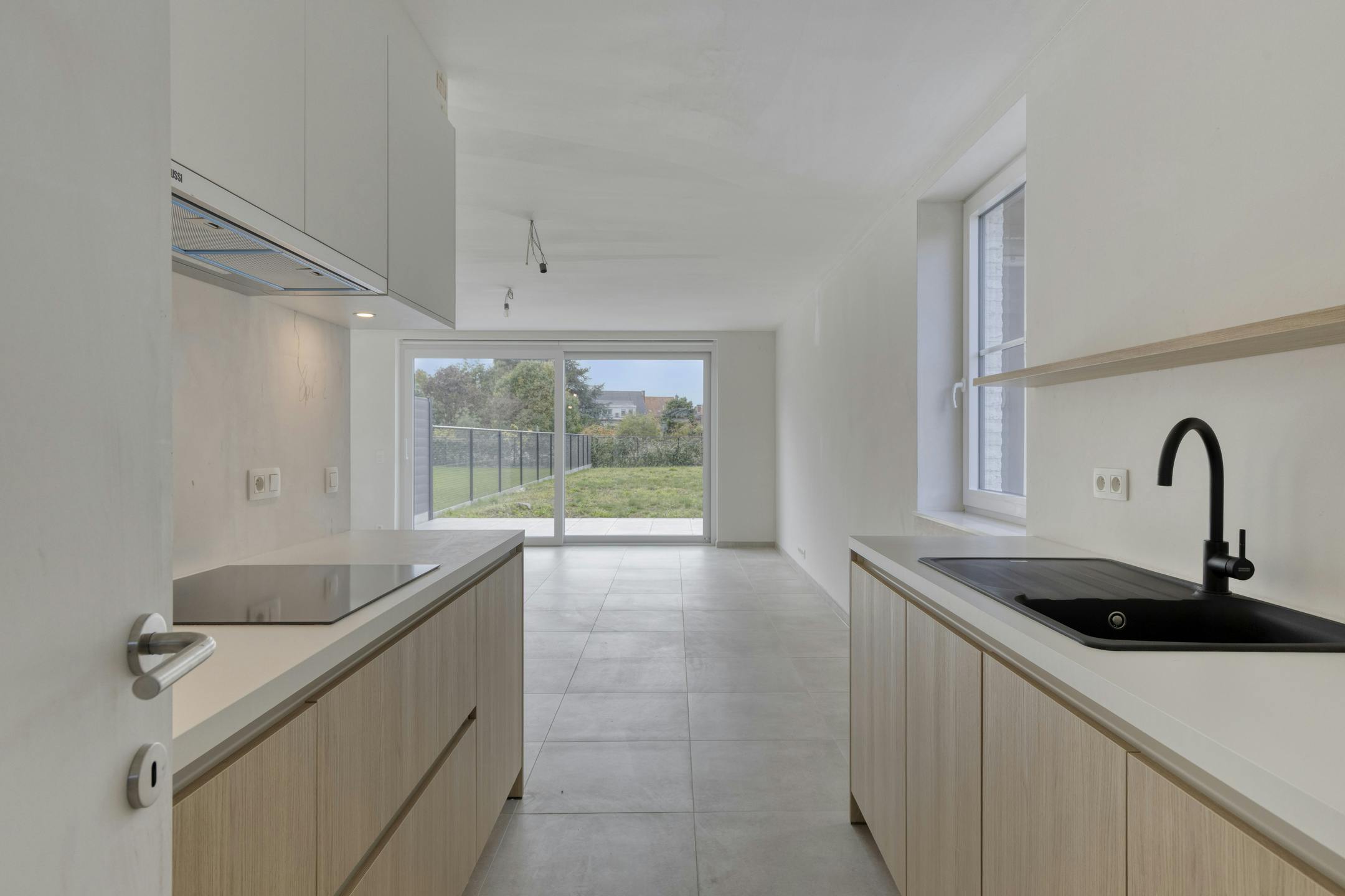 Instapklaar huis met 3 slaapkamers en carport in Izegem! foto 4