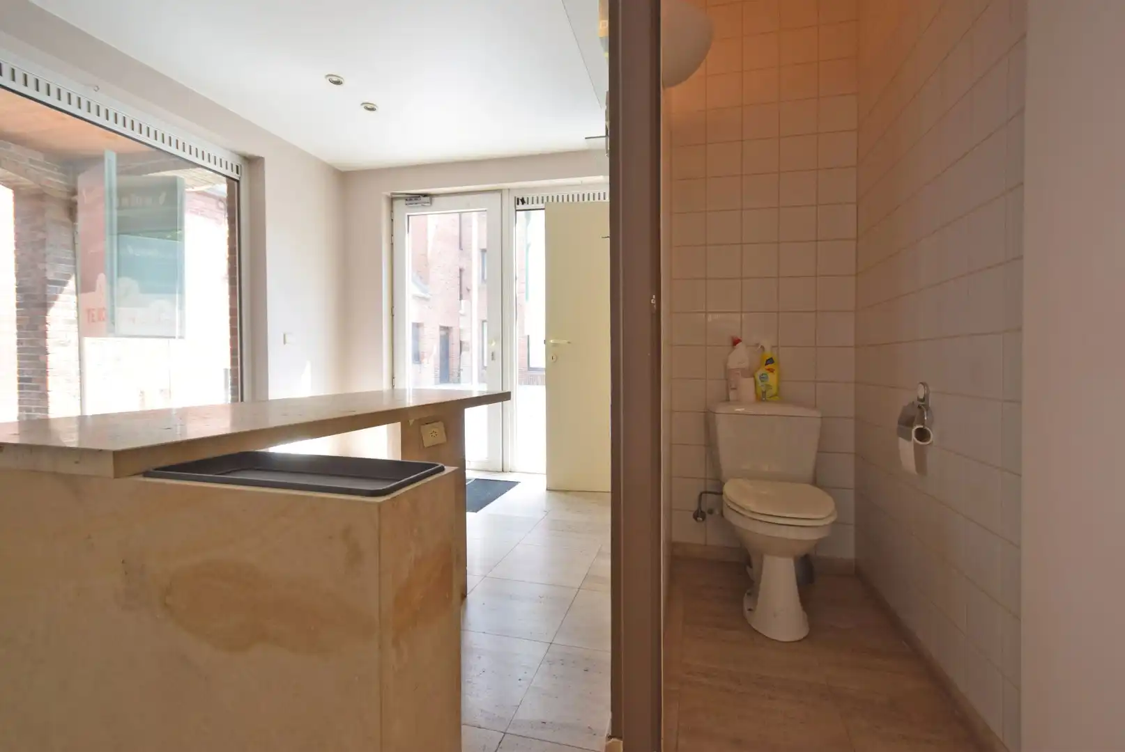 Commercieel handelspand op toplocatie in het centrum van Izegem foto 6