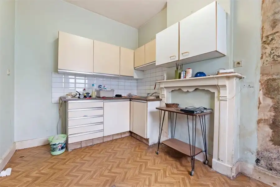 TE RENOVEREN GEZINSWONING MET LOODS IN HET LANDELIJKE GINGELOM foto 16