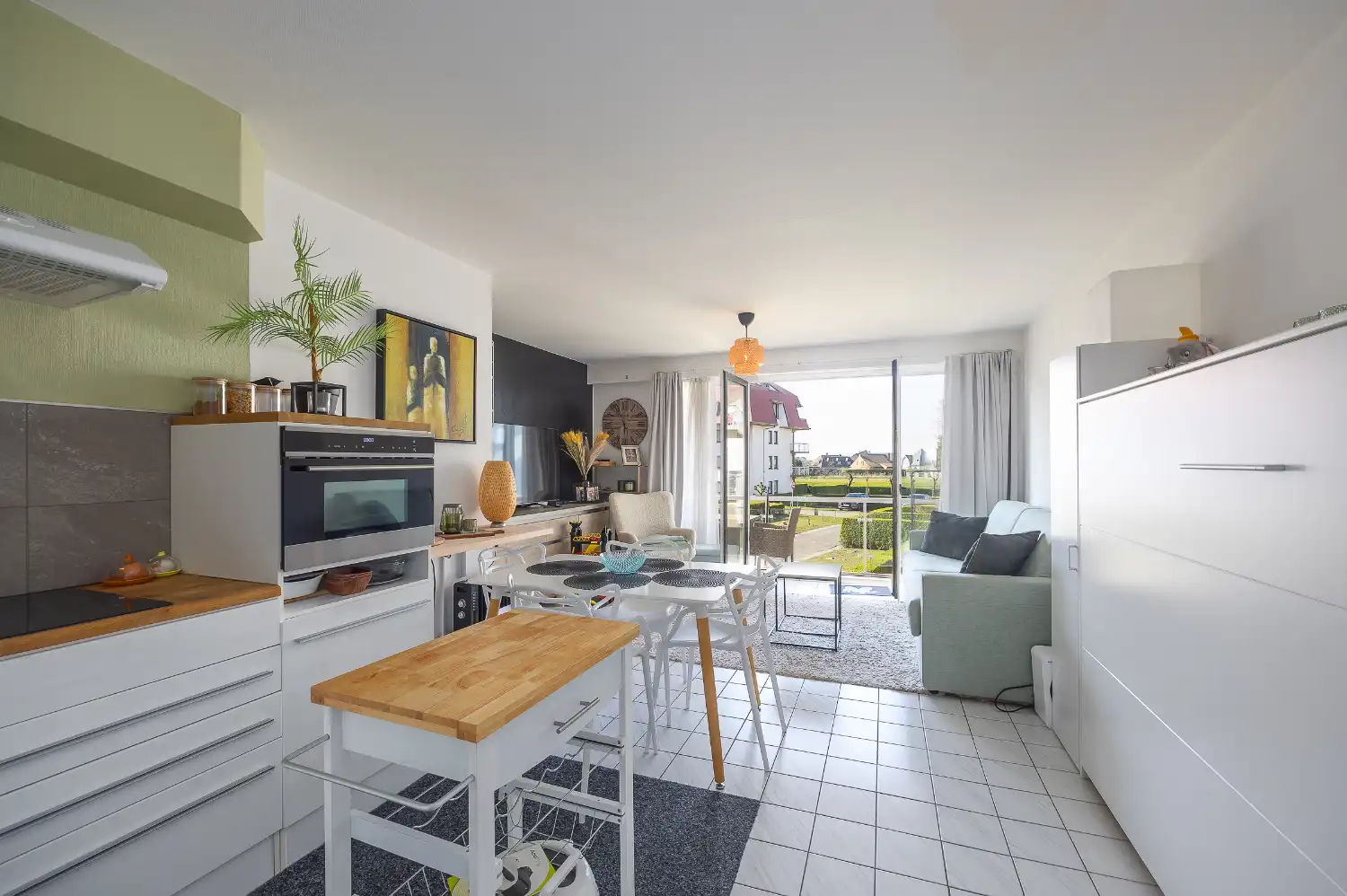 Gerenoveerde studio met zonnig terras te koop in Middelkerke foto 3