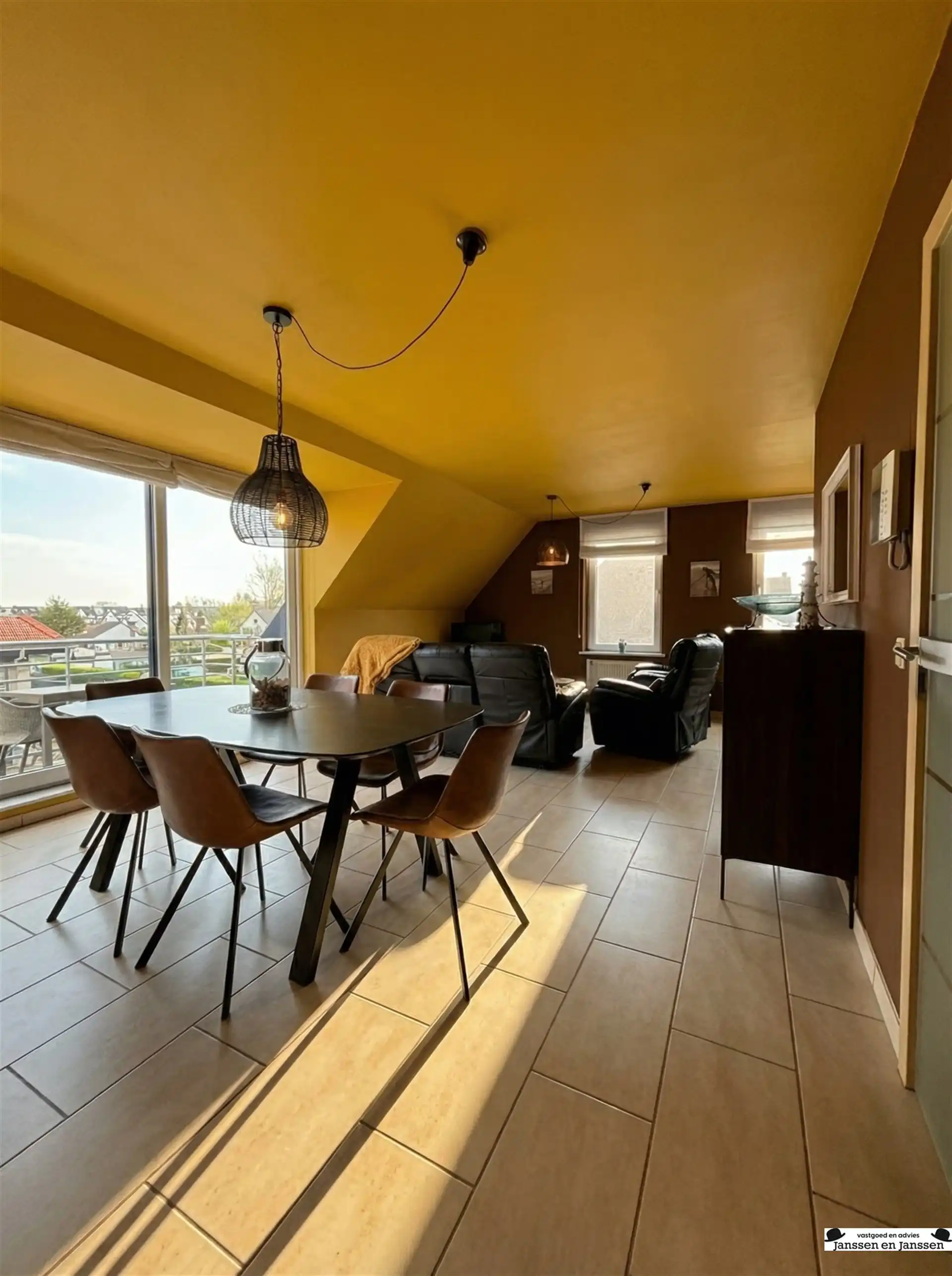 Duplex appartement met ondergrondse parking nabij het strand foto 2